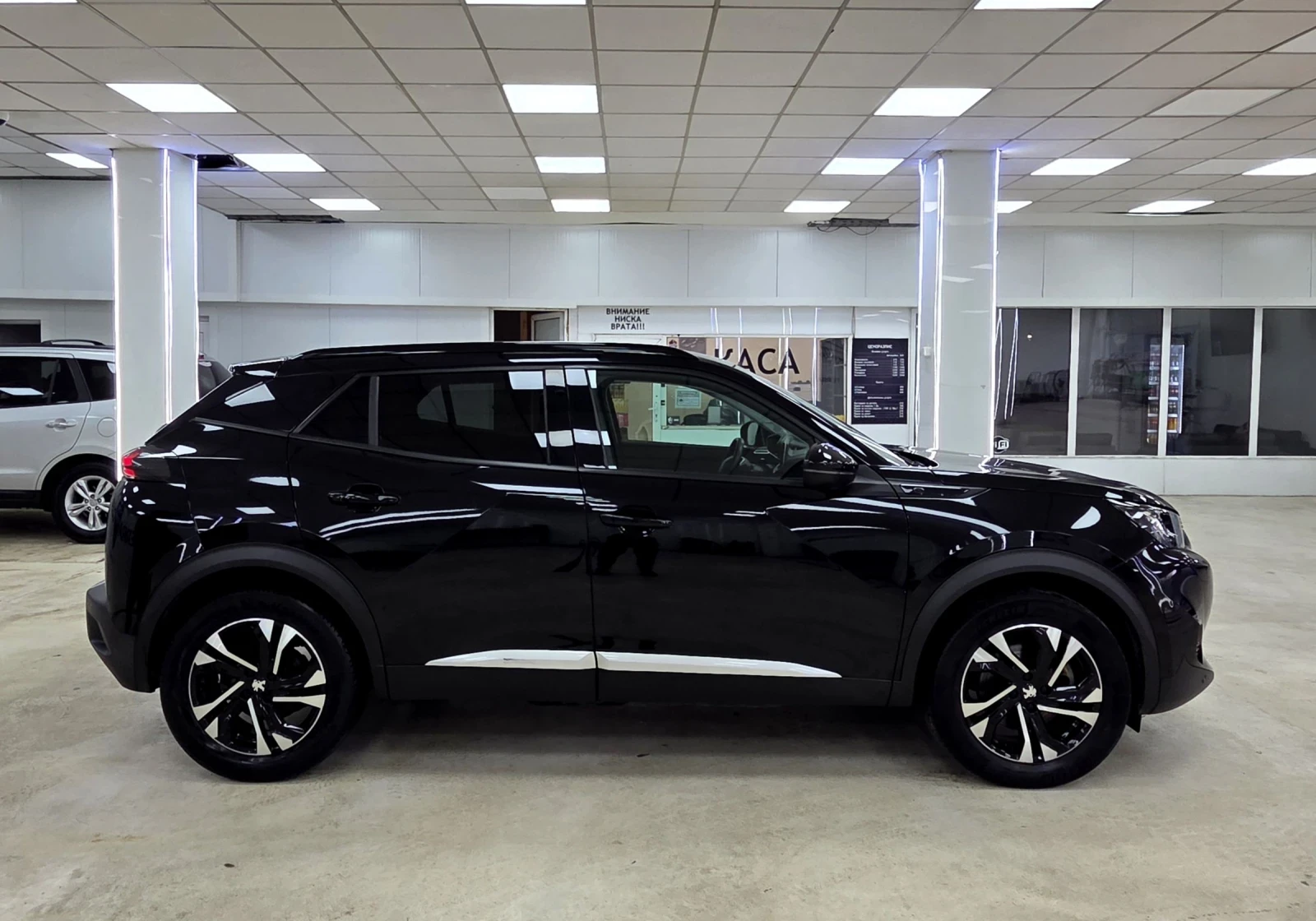 Peugeot 2008 52KWh/Allure/Navi/Kamera, снимка 2 - Автомобили и джипове - 54359599