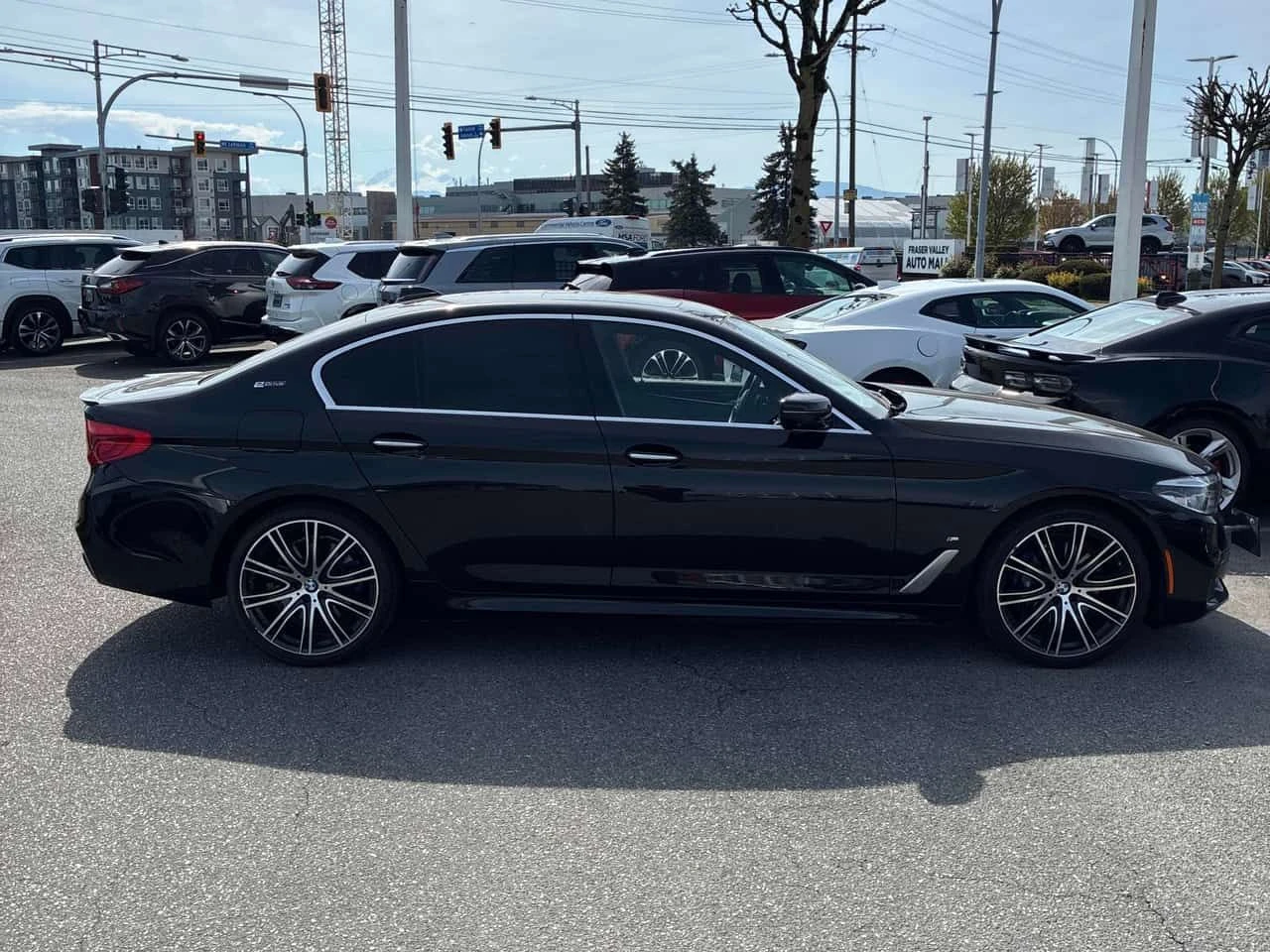 BMW 530E * xDrive iPerformance * CARFAX * ЦЕНА ДО БГ, снимка 3 - Автомобили и джипове - 54392367