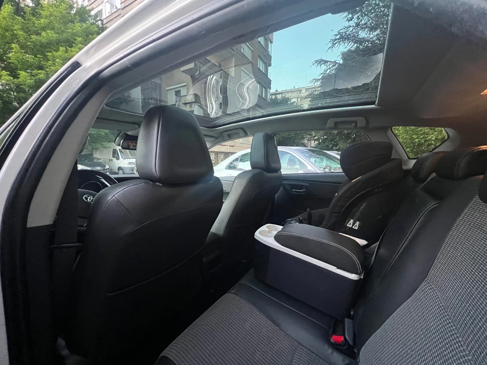 Toyota Auris Hybrid Sol Extra, снимка 13 - Автомобили и джипове - 54555816