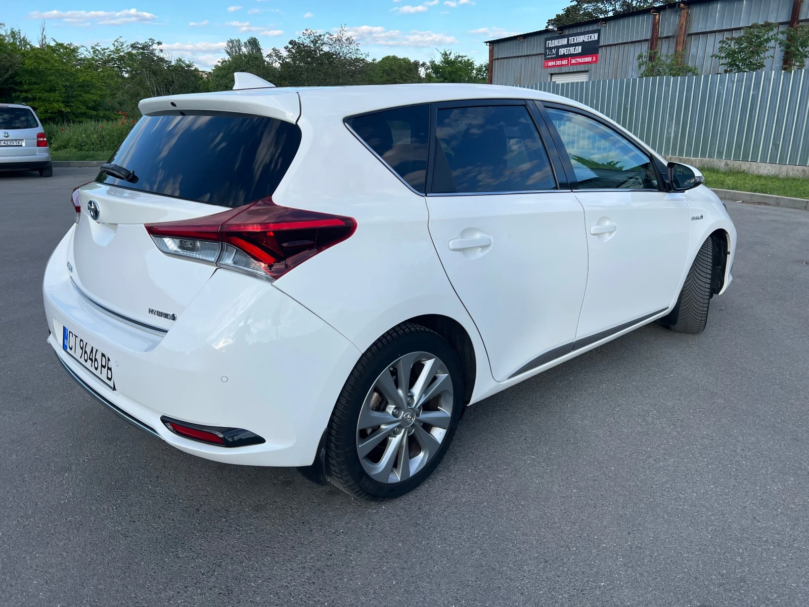 Toyota Auris Hybrid Sol Extra, снимка 2 - Автомобили и джипове - 54555816