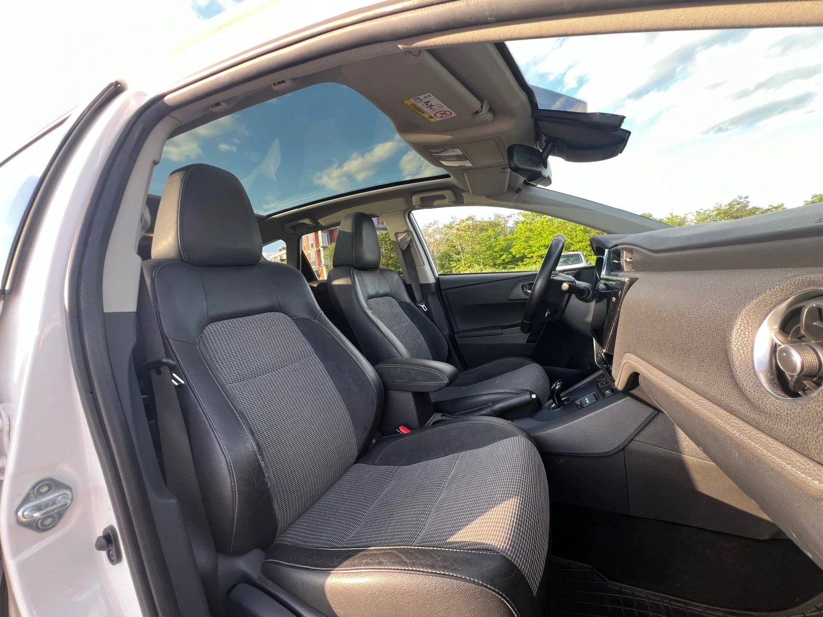 Toyota Auris Hybrid Sol Extra, снимка 10 - Автомобили и джипове - 54555816