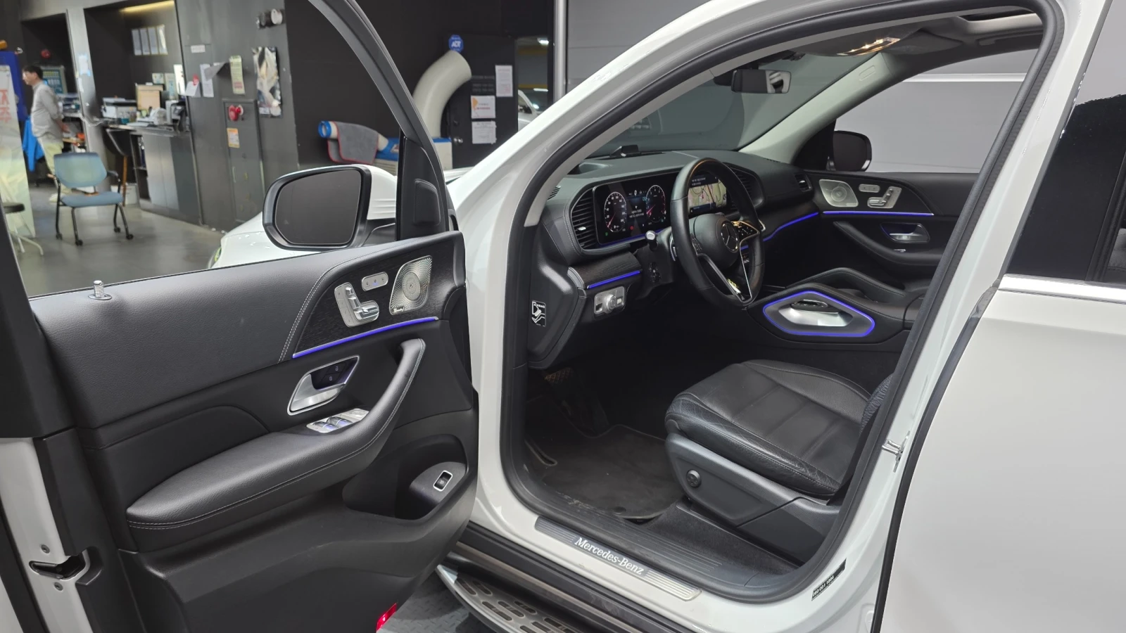 Mercedes-Benz GLE 450 ОБДУХВАНЕ/ПАНОРАМА/ДИСТРОНИК/360 КАМЕРИ/ВЪЗДУШНО, снимка 5 - Автомобили и джипове - 55353826