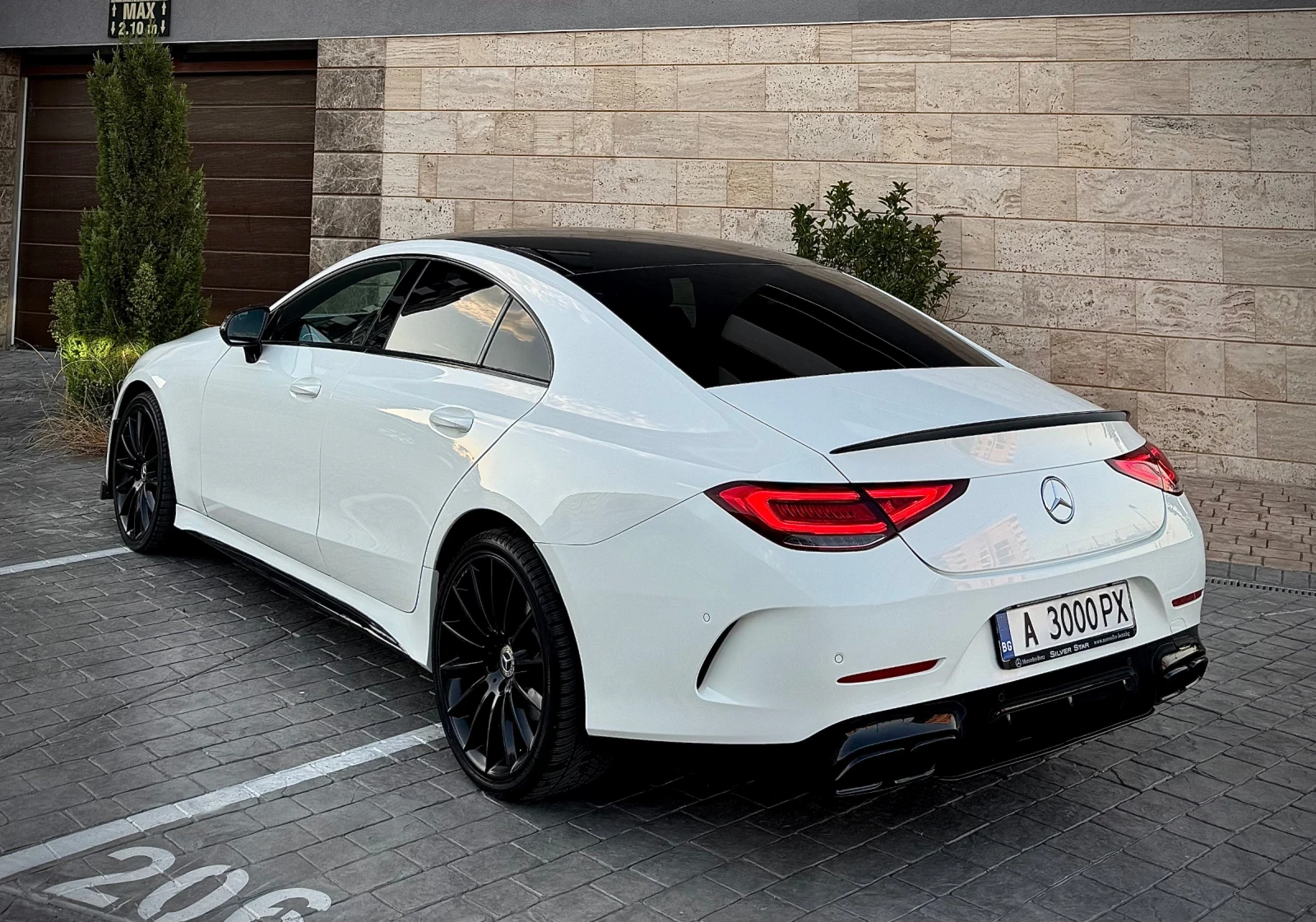 Mercedes-Benz CLS 400 9-G 4Matic AMG Distronic+ Multibeam 129хил.км, снимка 4 - Автомобили и джипове - 55955142