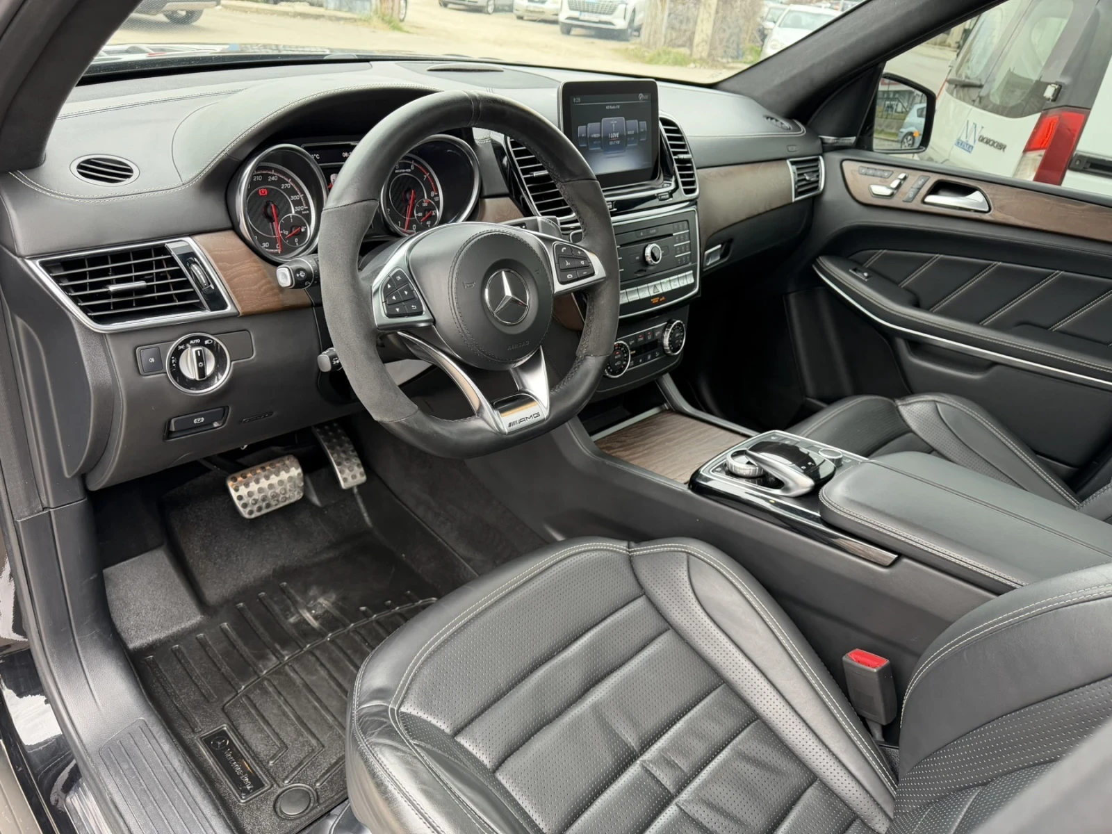 Mercedes-Benz GLS 63 AMG, снимка 8 - Автомобили и джипове - 53925093