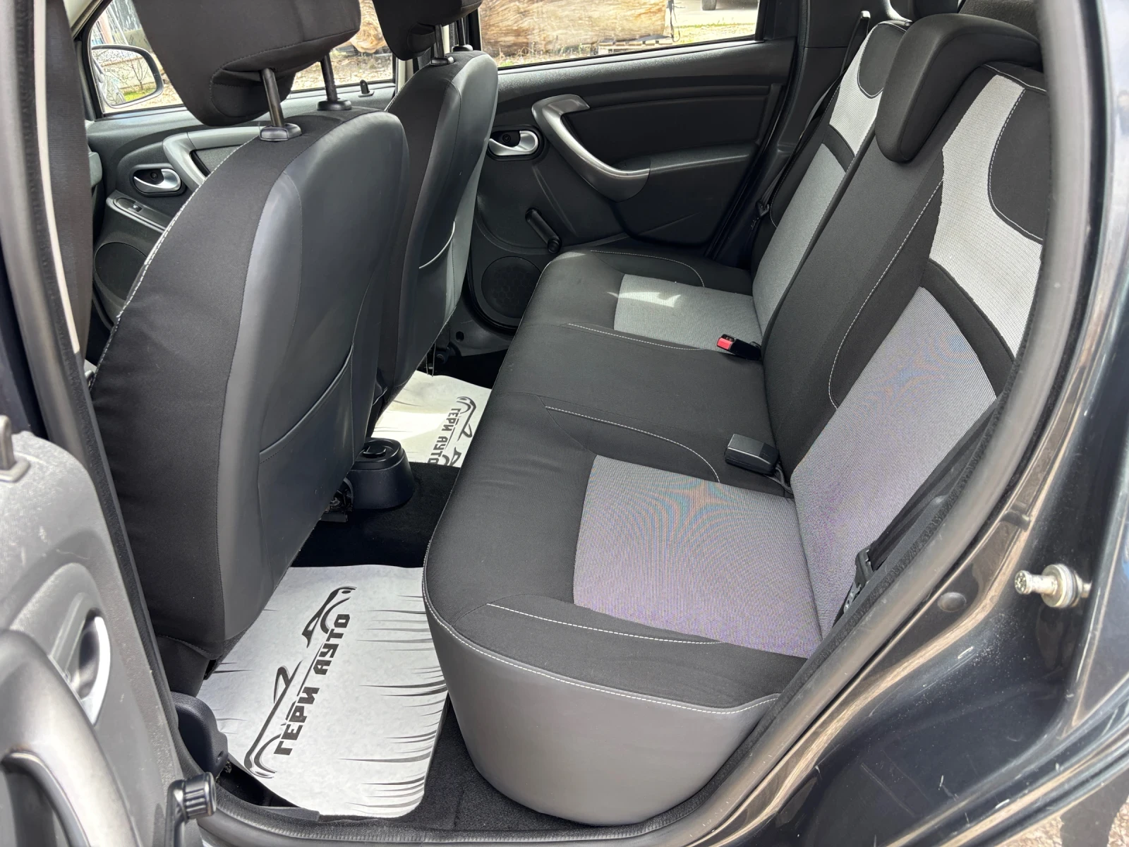 Dacia Duster 1.5 DCI, снимка 14 - Автомобили и джипове - 54078871