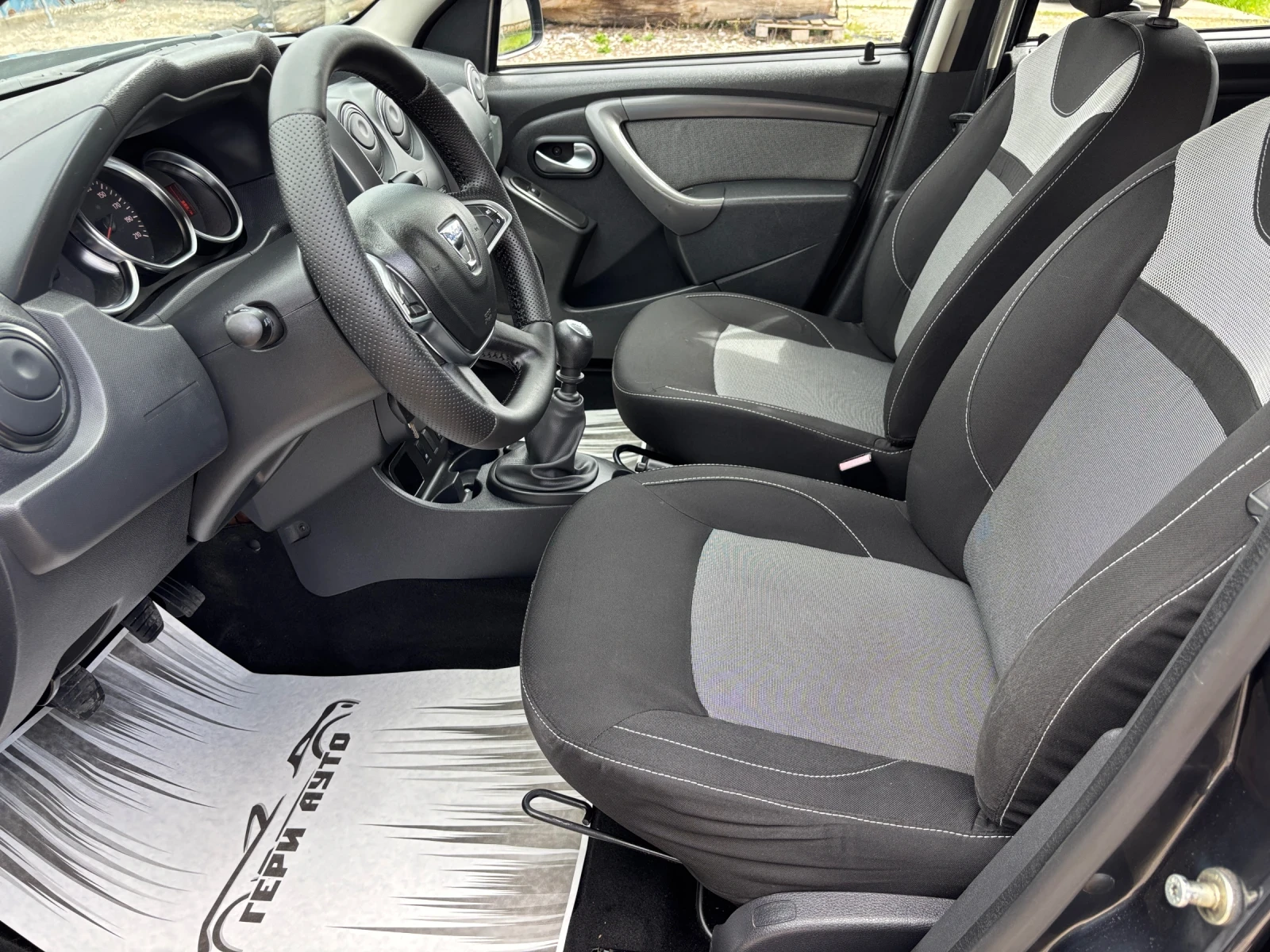 Dacia Duster 1.5 DCI, снимка 11 - Автомобили и джипове - 54078871