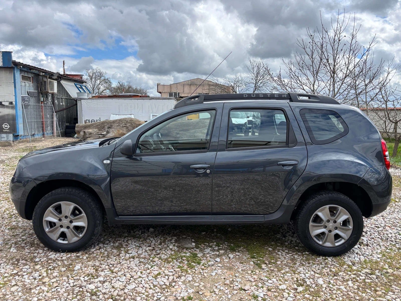 Dacia Duster 1.5 DCI, снимка 3 - Автомобили и джипове - 54078871