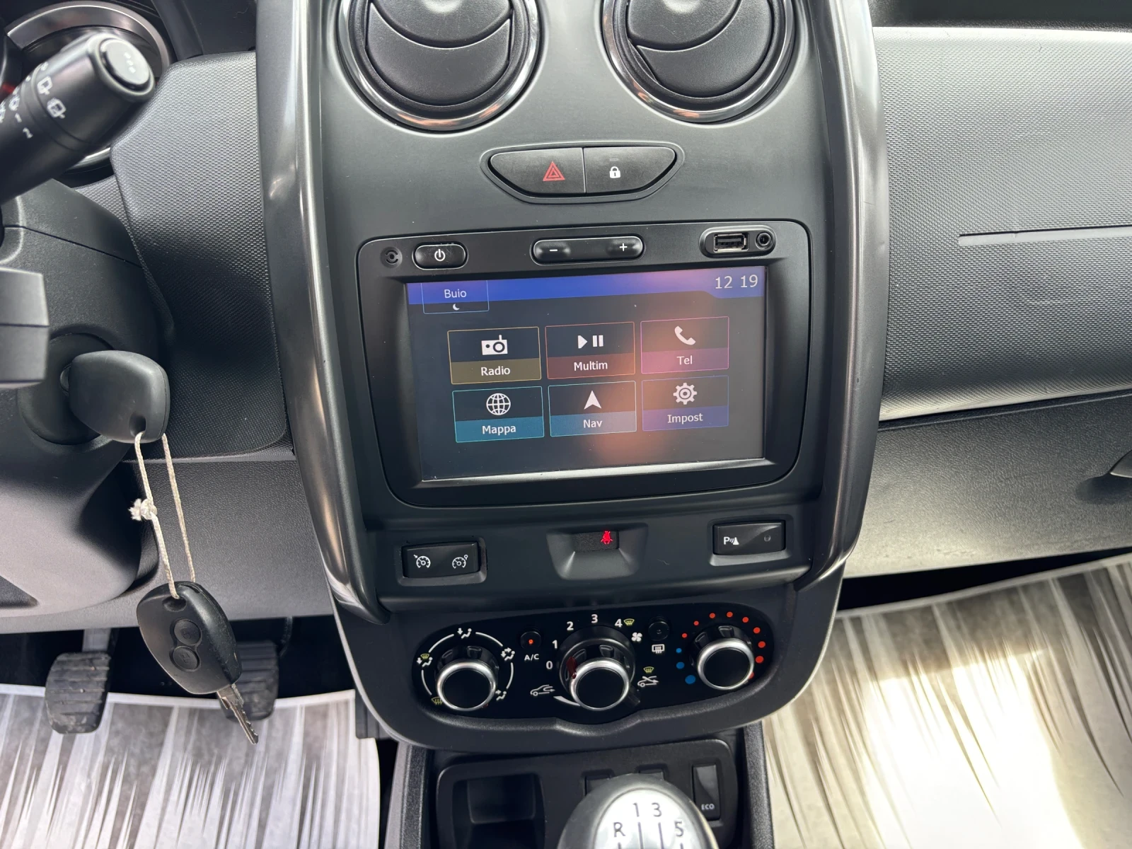 Dacia Duster 1.5 DCI, снимка 8 - Автомобили и джипове - 54078871