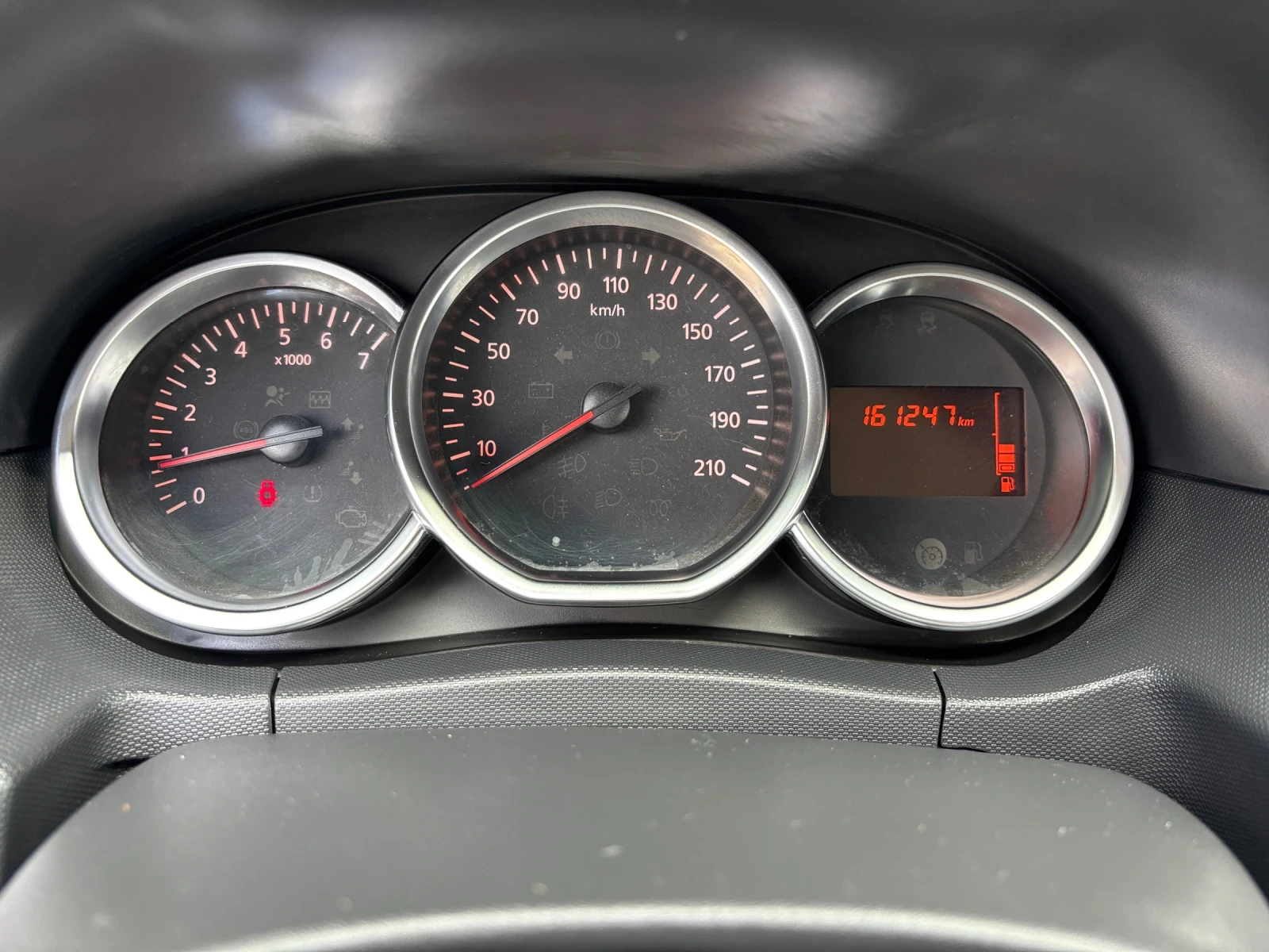 Dacia Duster 1.5 DCI, снимка 9 - Автомобили и джипове - 54078871