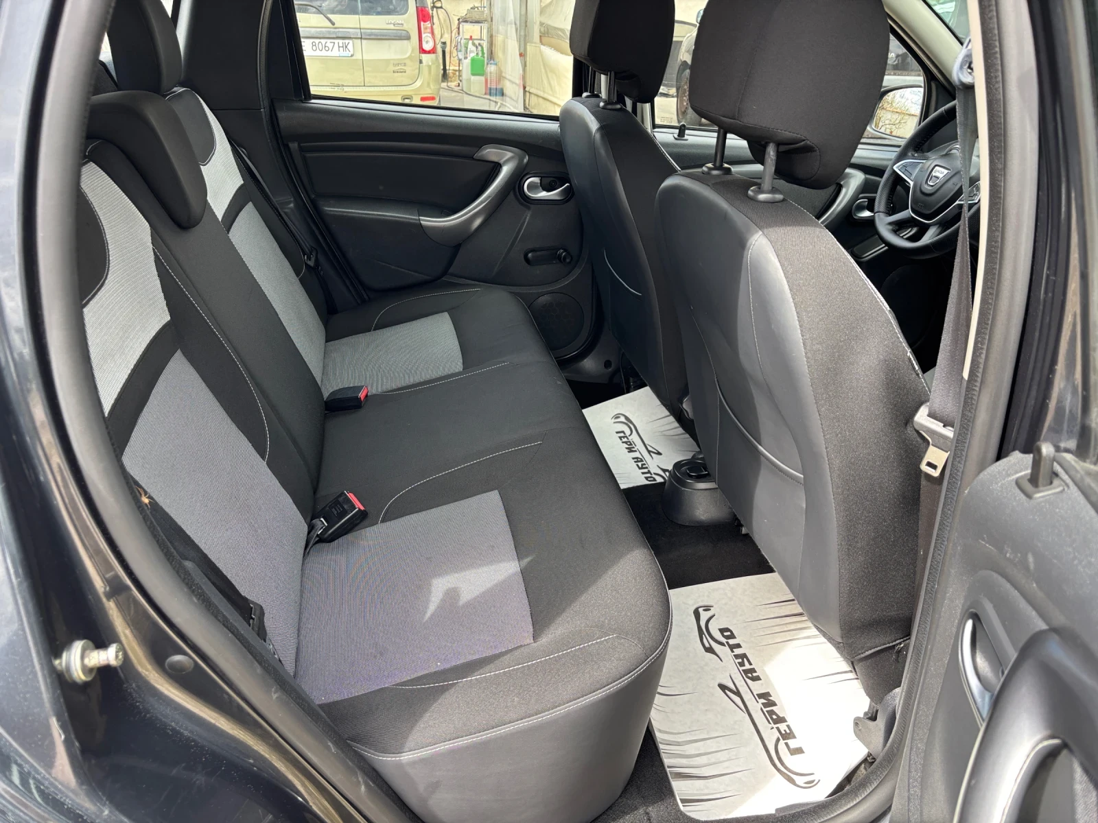 Dacia Duster 1.5 DCI, снимка 13 - Автомобили и джипове - 54078871