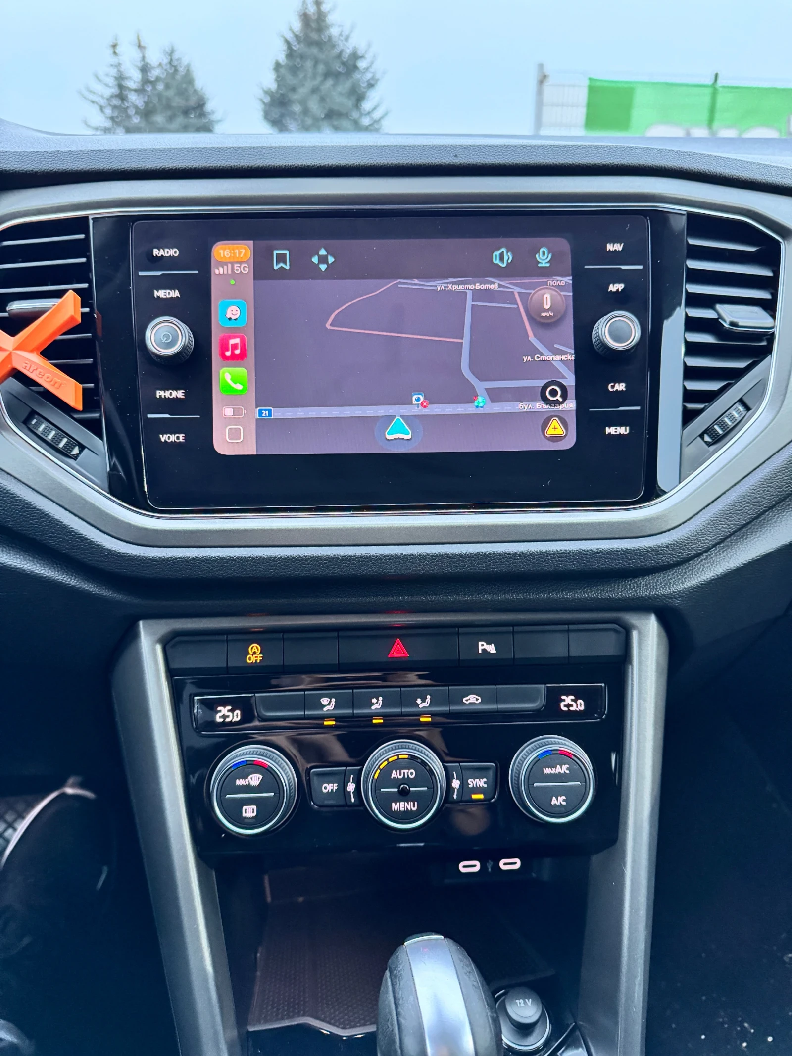 VW T-Roc 2.0 TDI 150к.с * Digital* * Car Play* , снимка 12 - Автомобили и джипове - 54647088