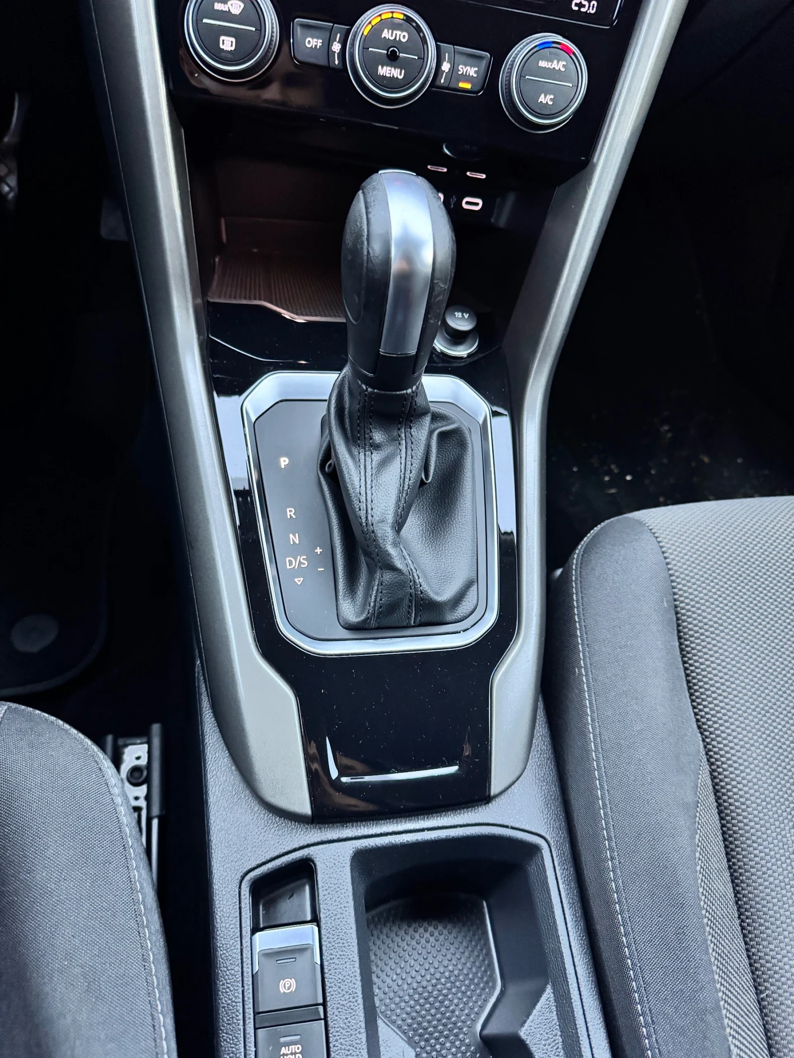 VW T-Roc 2.0 TDI 150к.с * Digital* * Car Play* , снимка 13 - Автомобили и джипове - 54647088