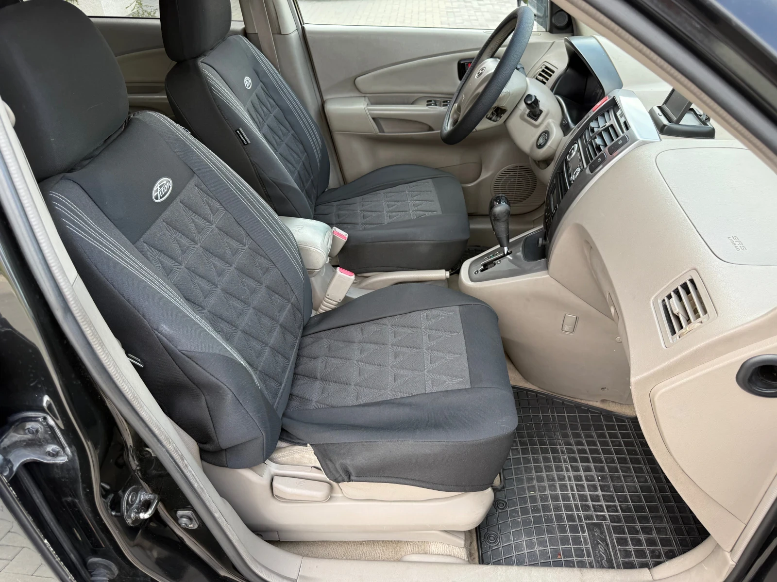 Hyundai Tucson 2.0 CRDi / 4X4 / AVTOMAT / KOJA / CAMERA/ ОБСЛУЖЕН, снимка 11 - Автомобили и джипове - 54869760