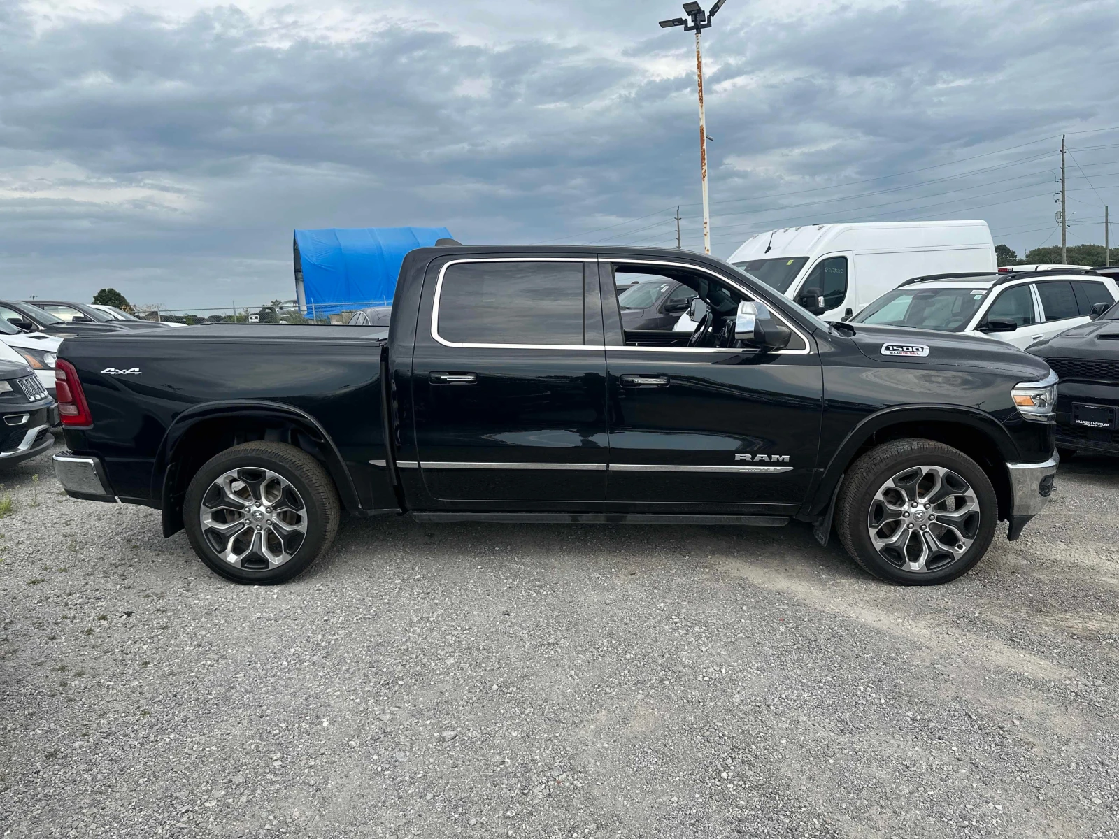 Dodge RAM 1500  Limited / 360 / HUD / Harman Kardon / Carfax, снимка 17 - Автомобили и джипове - 56149932