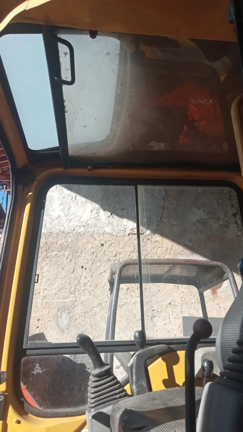 Багер Komatsu RC27R, снимка 6 - Индустриална техника - 53579240