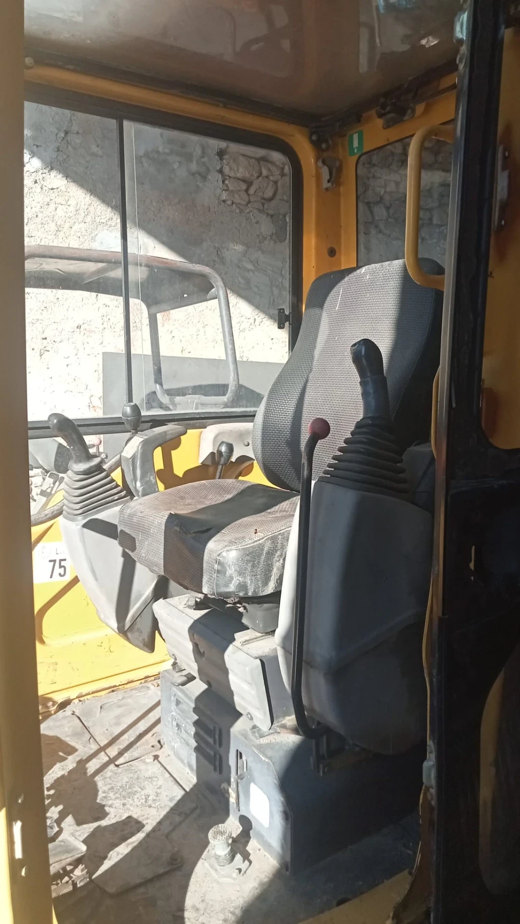 Багер Komatsu RC27R - изображение 7