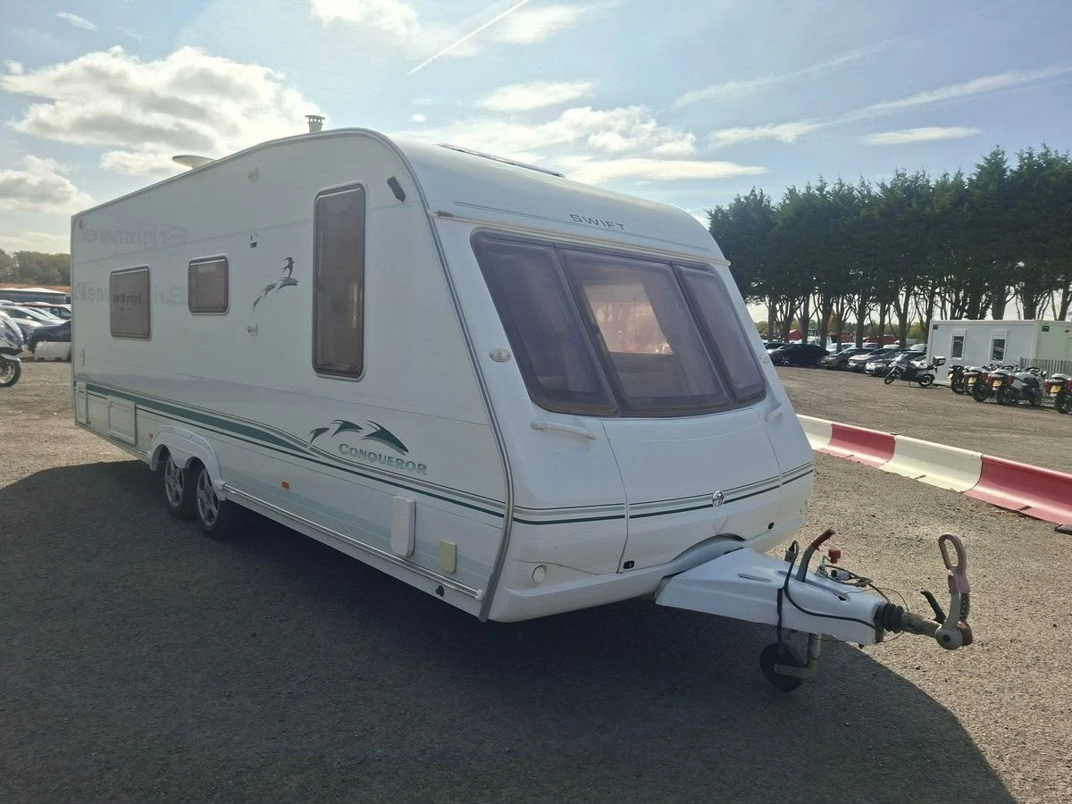 Каравана Swift 630 LUX, снимка 2 - Каравани и кемпери - 56076304