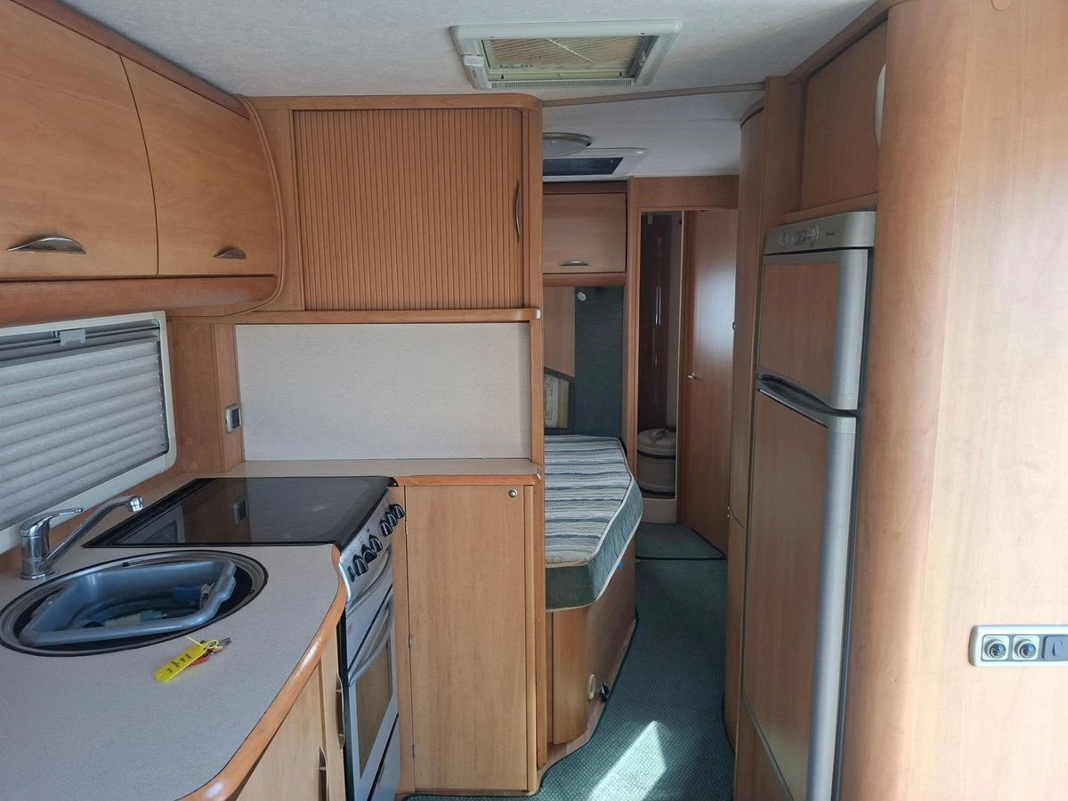 Каравана Swift 630 LUX, снимка 7 - Каравани и кемпери - 56076304