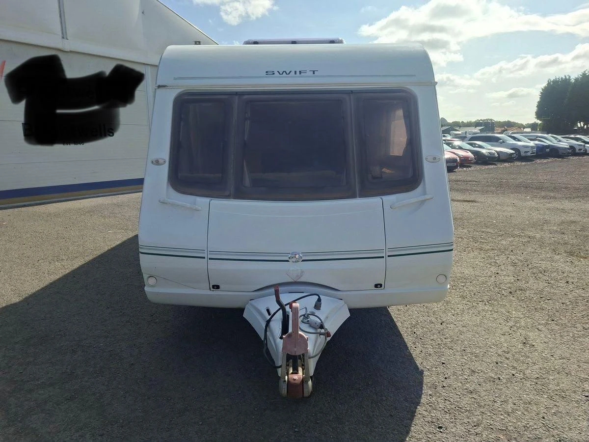 Каравана Swift 630 LUX, снимка 10 - Каравани и кемпери - 56076304