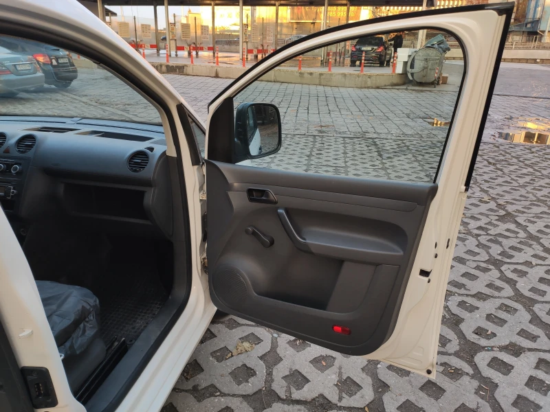 VW Caddy, снимка 10 - Автомобили и джипове - 47994202