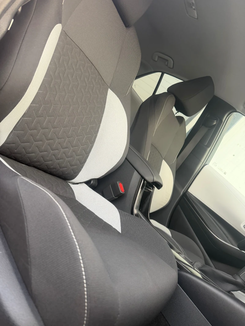 Toyota Corolla 1.8 Hybrid , снимка 8 - Автомобили и джипове - 52630115