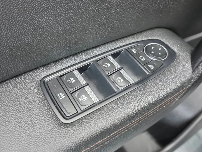 Renault Captur 1.3 TCE EDITION PARIS, снимка 12 - Автомобили и джипове - 55176899