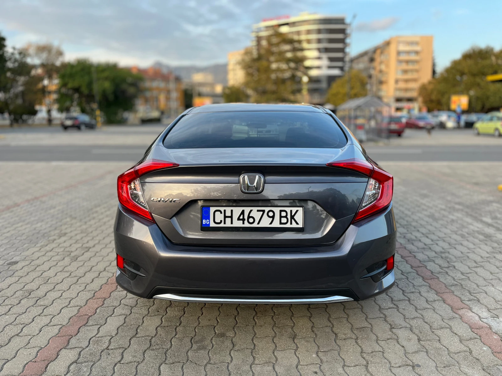 Honda Civic 2.0 * Distronic* Kamera* Перфектен за газ - изображение 6