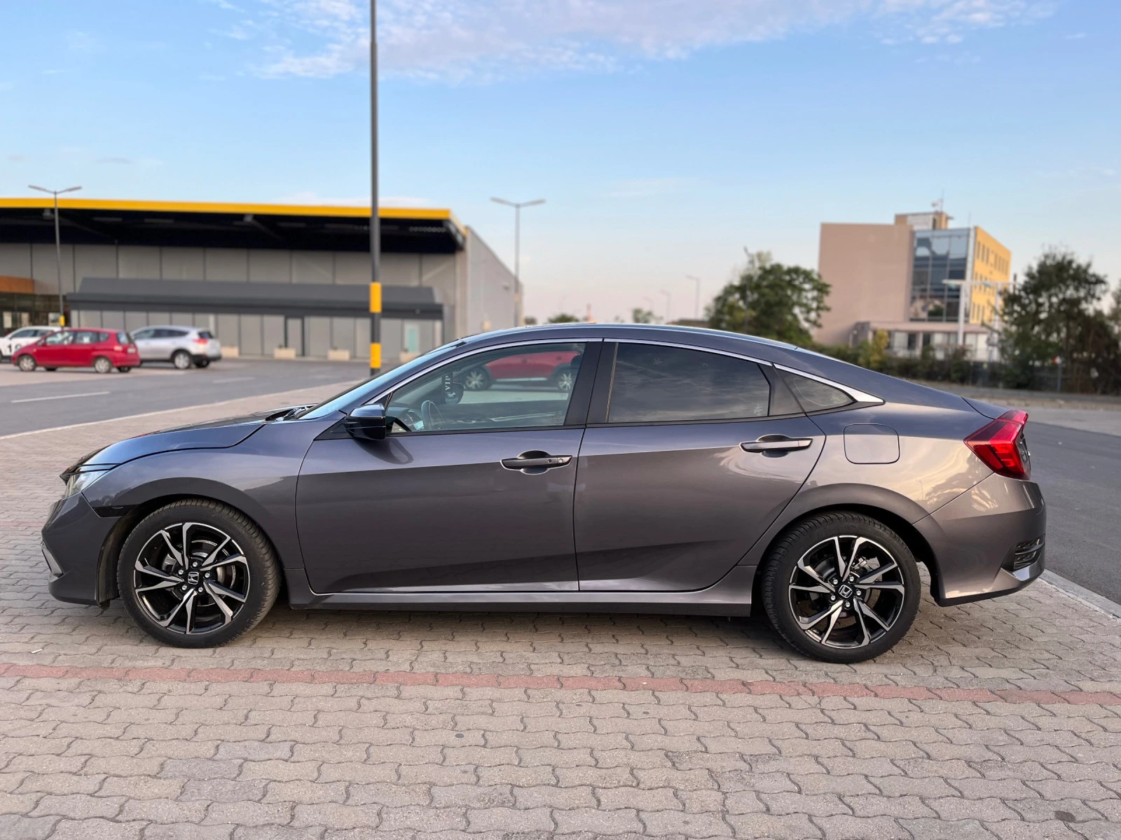 Honda Civic 2.0 * Distronic* Kamera* Перфектен за газ - изображение 7