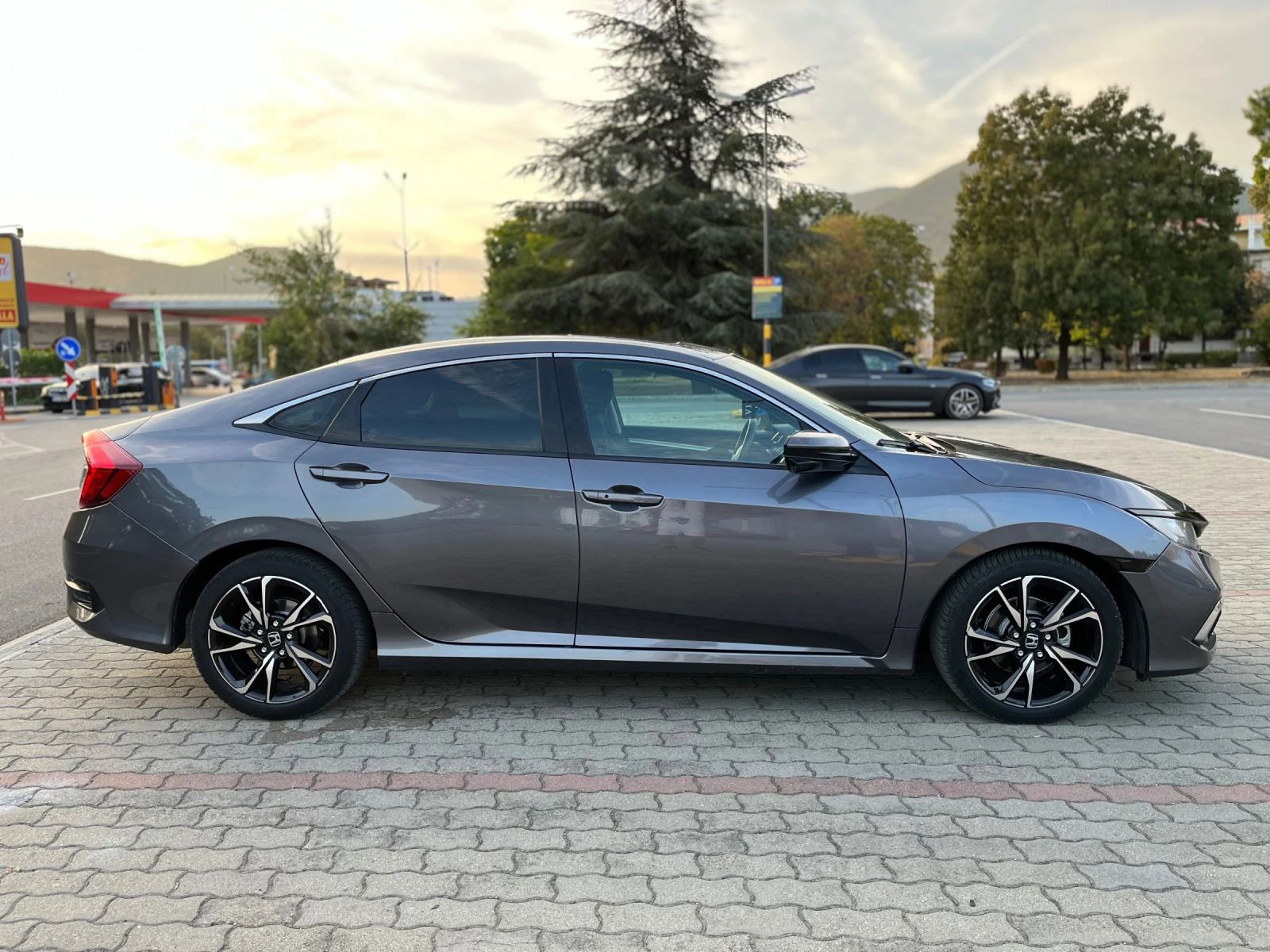 Honda Civic 2.0 * Distronic* Kamera* Перфектен за газ - изображение 4