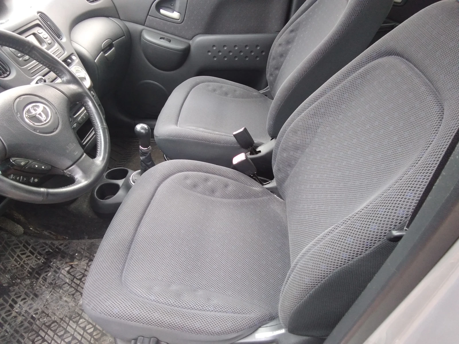Toyota Yaris verso  - изображение 7