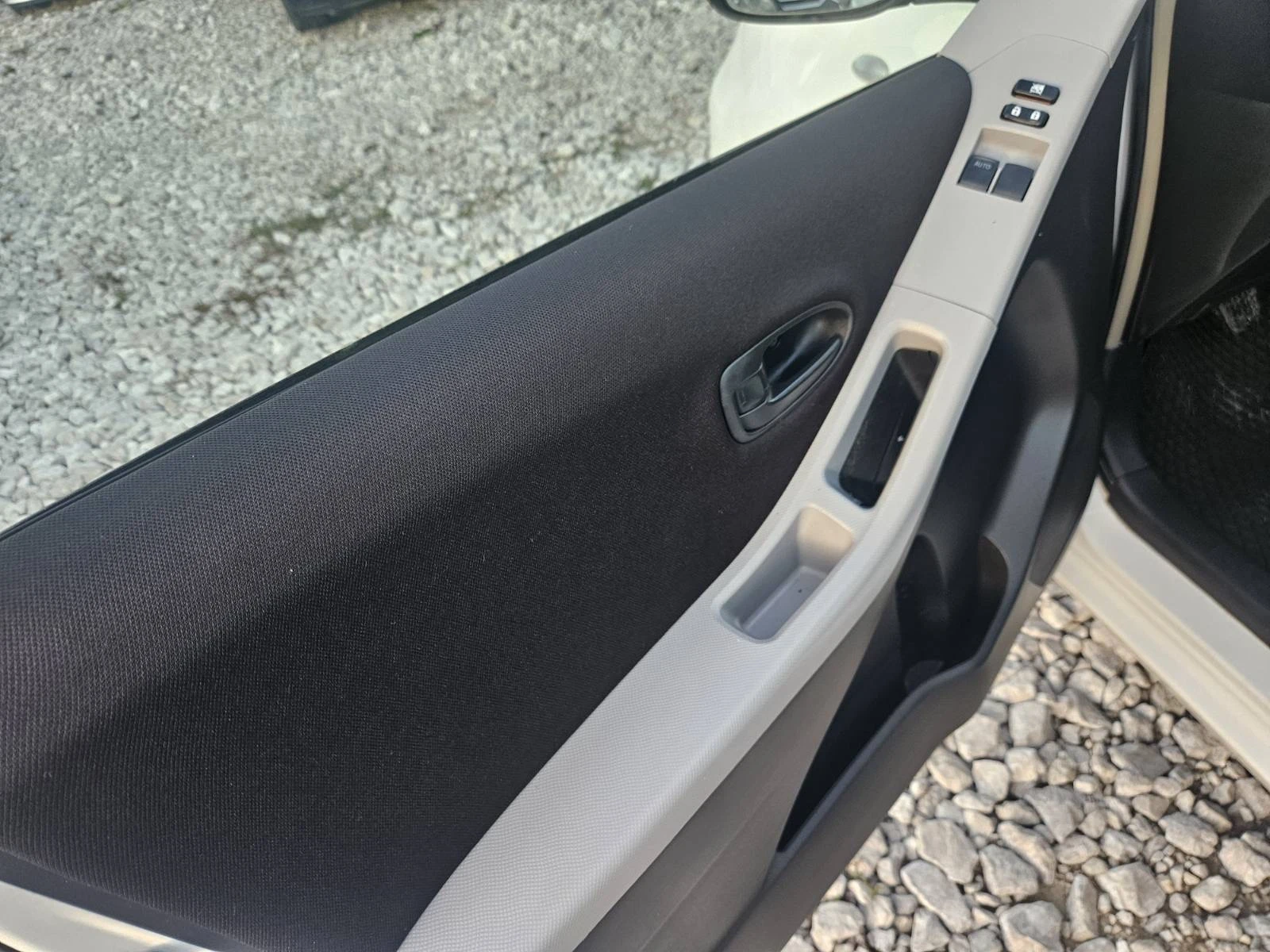 Toyota Yaris Face - изображение 8