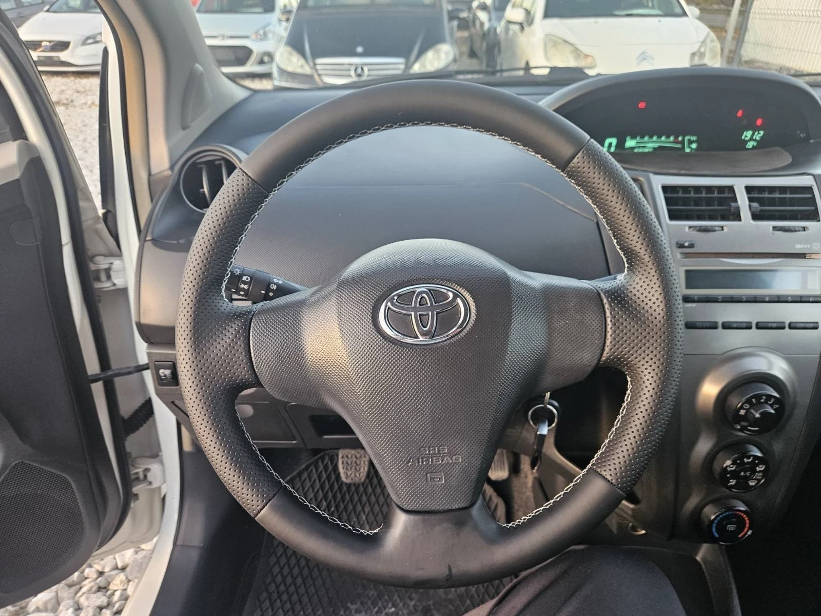 Toyota Yaris Face - изображение 10
