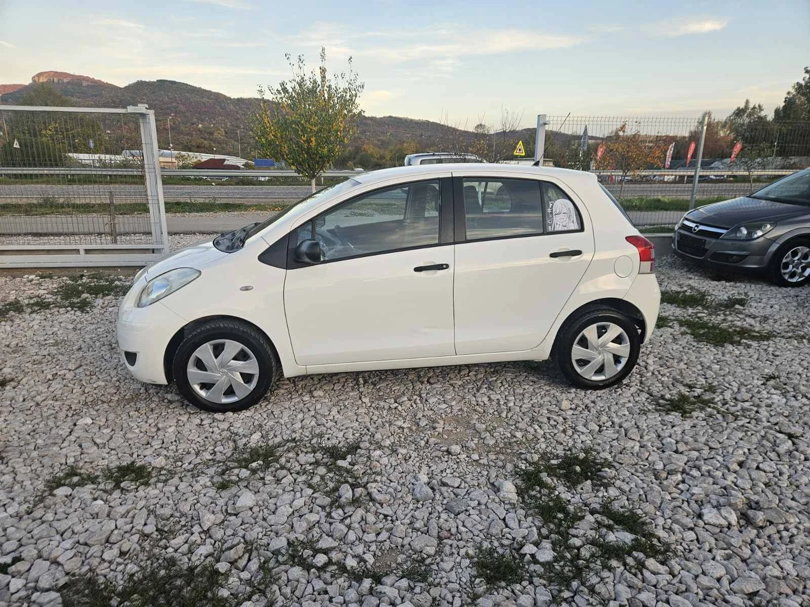 Toyota Yaris Face - изображение 2