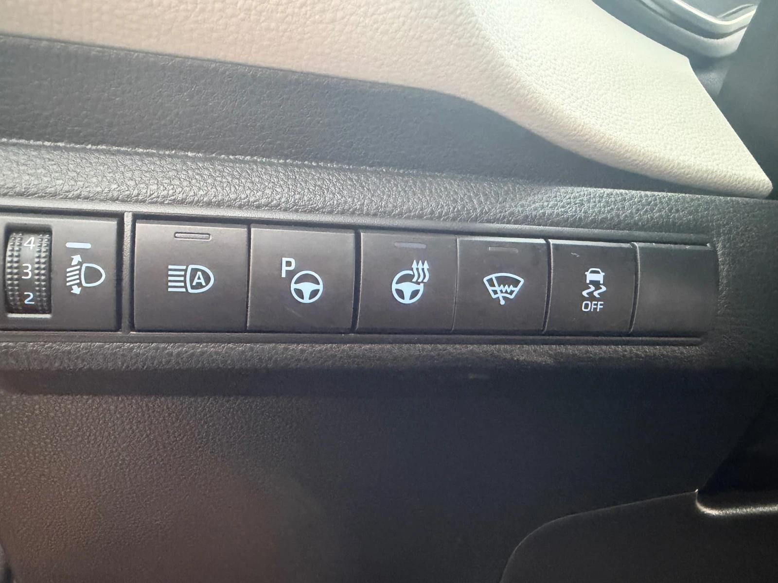 Toyota Corolla 1.8 Hybrid  - изображение 10