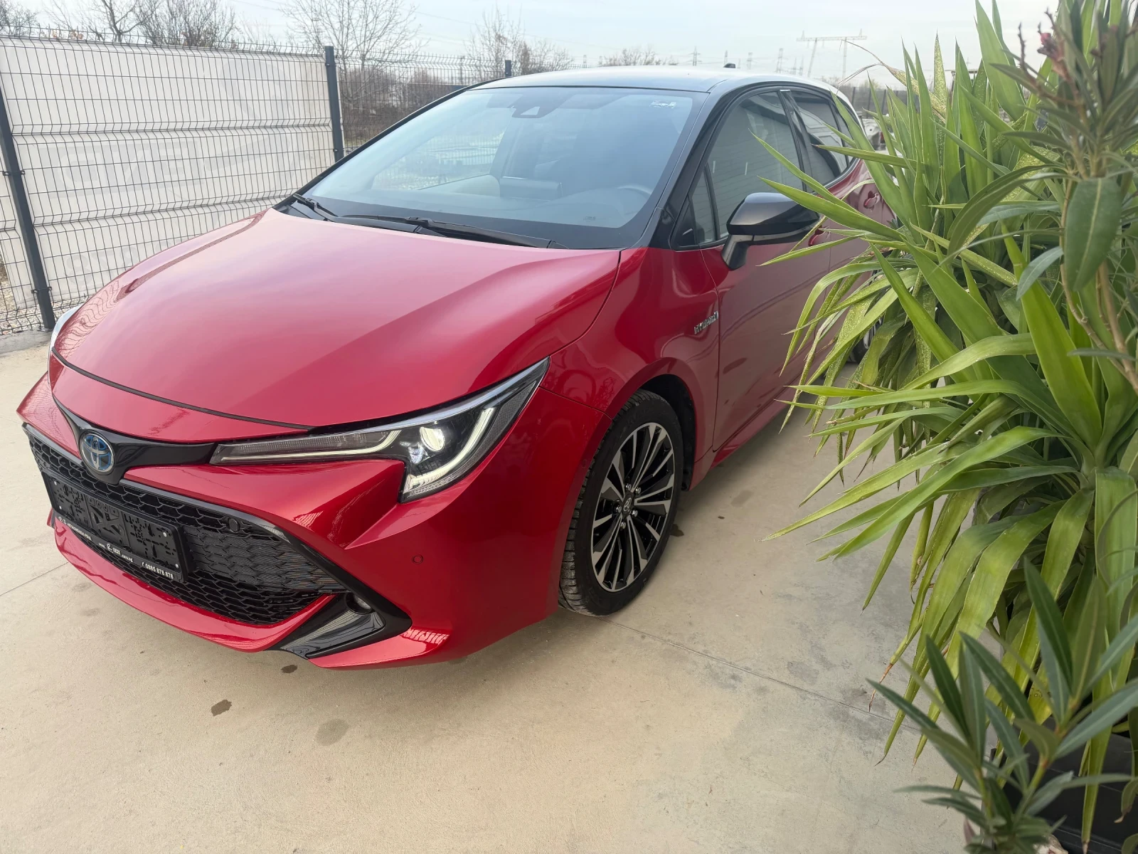 Toyota Corolla 1.8 Hybrid  - изображение 2