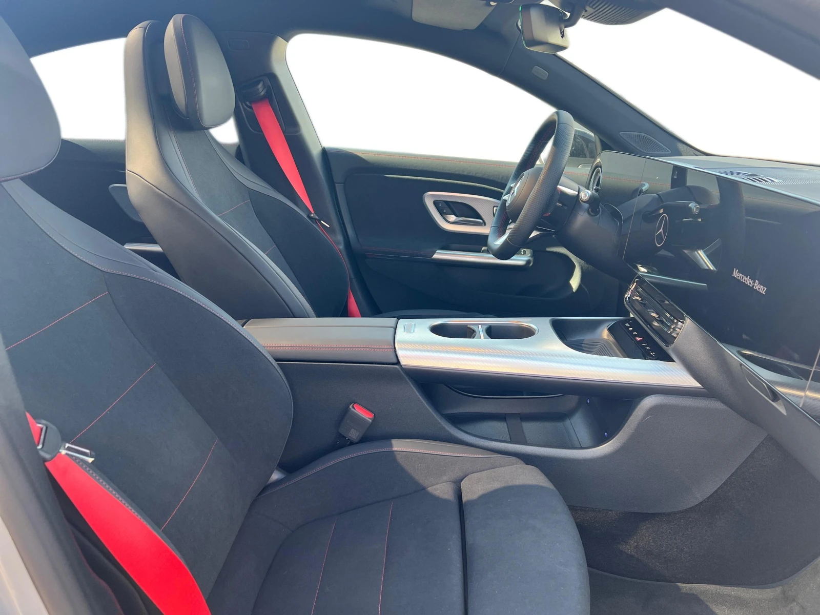 Mercedes-Benz CLA 220 4MATIC, снимка 11 - Автомобили и джипове - 53629652