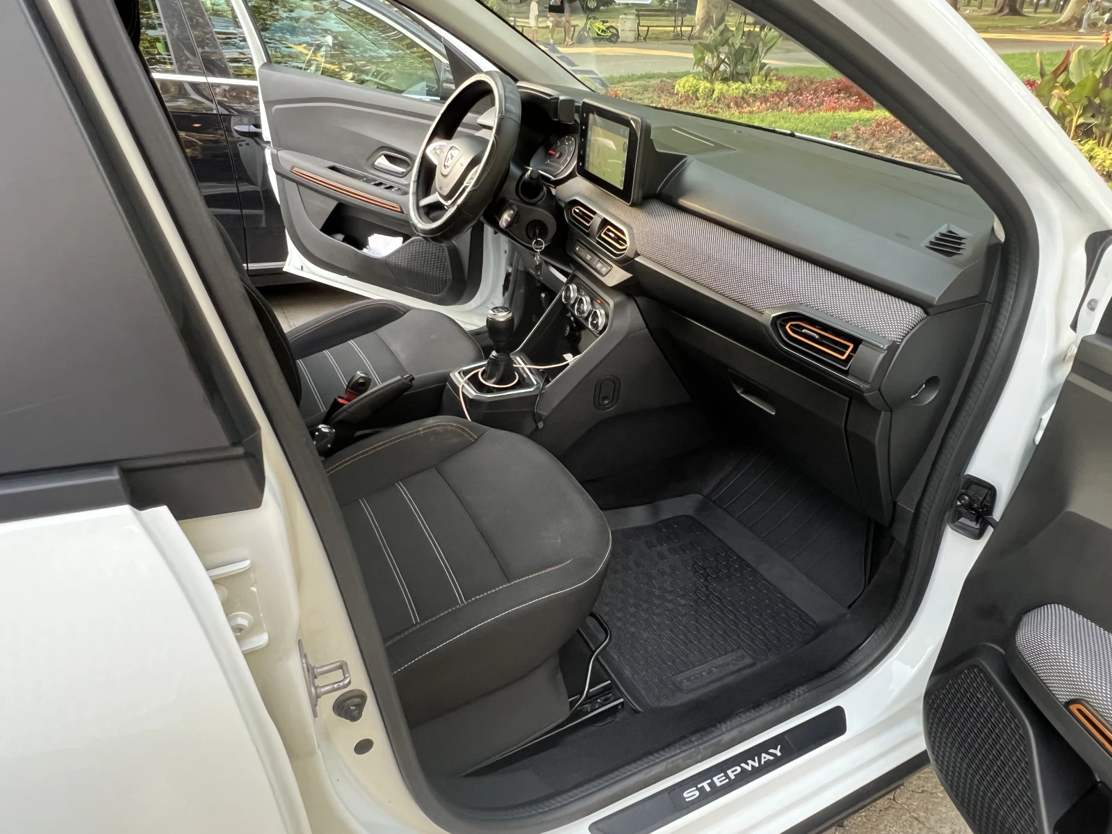Dacia Sandero Stepway, снимка 9 - Автомобили и джипове - 54600322