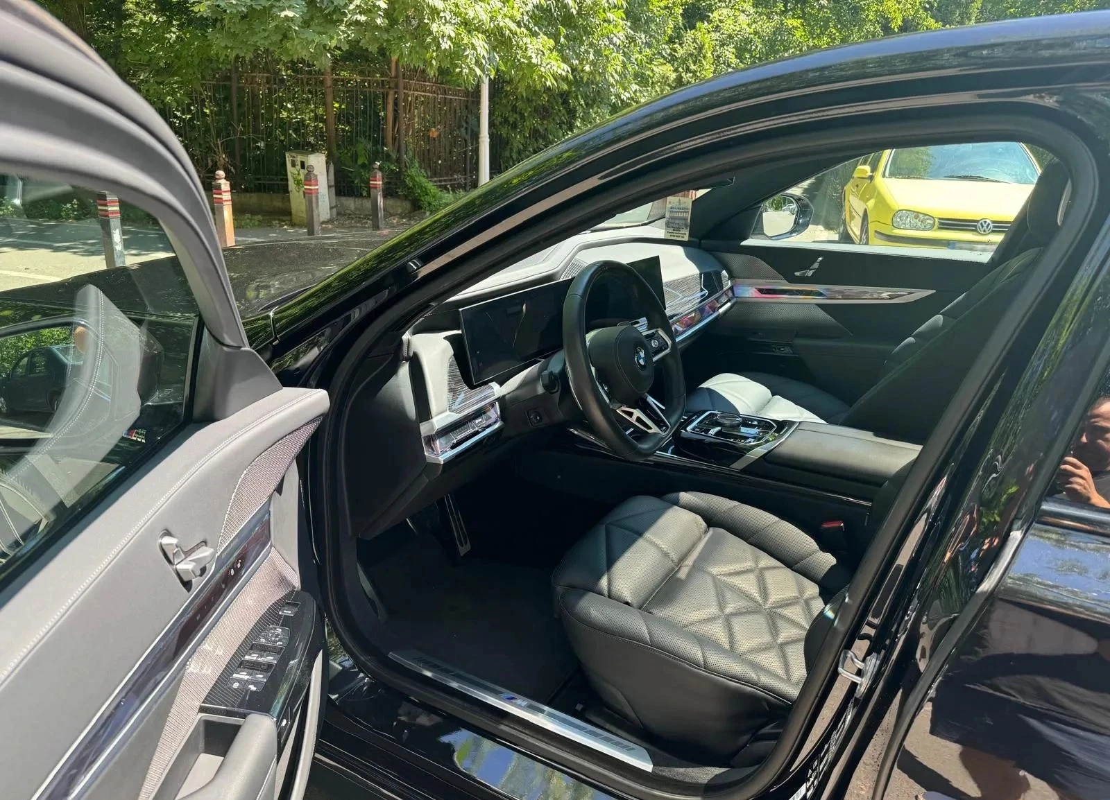 BMW 740 M-Sport xDrive, снимка 5 - Автомобили и джипове - 54709369