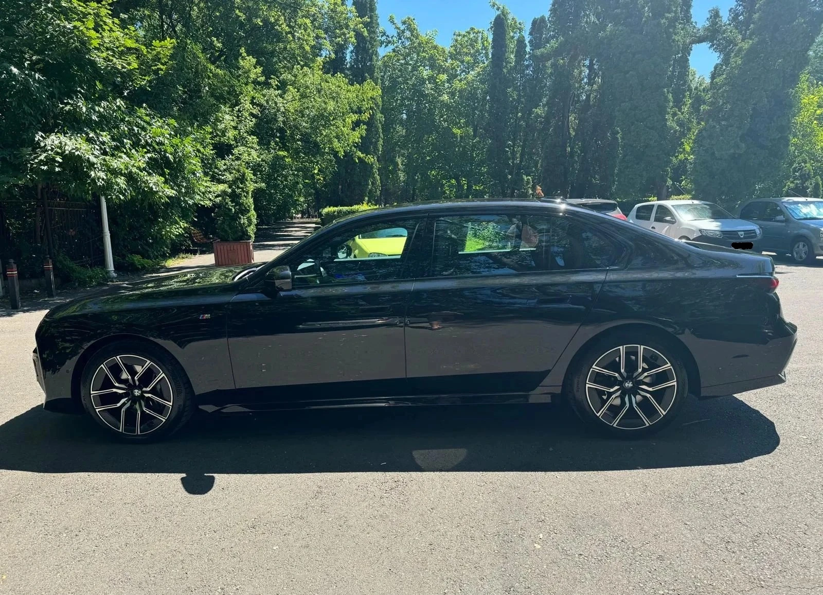 BMW 740 M-Sport xDrive, снимка 3 - Автомобили и джипове - 54709369