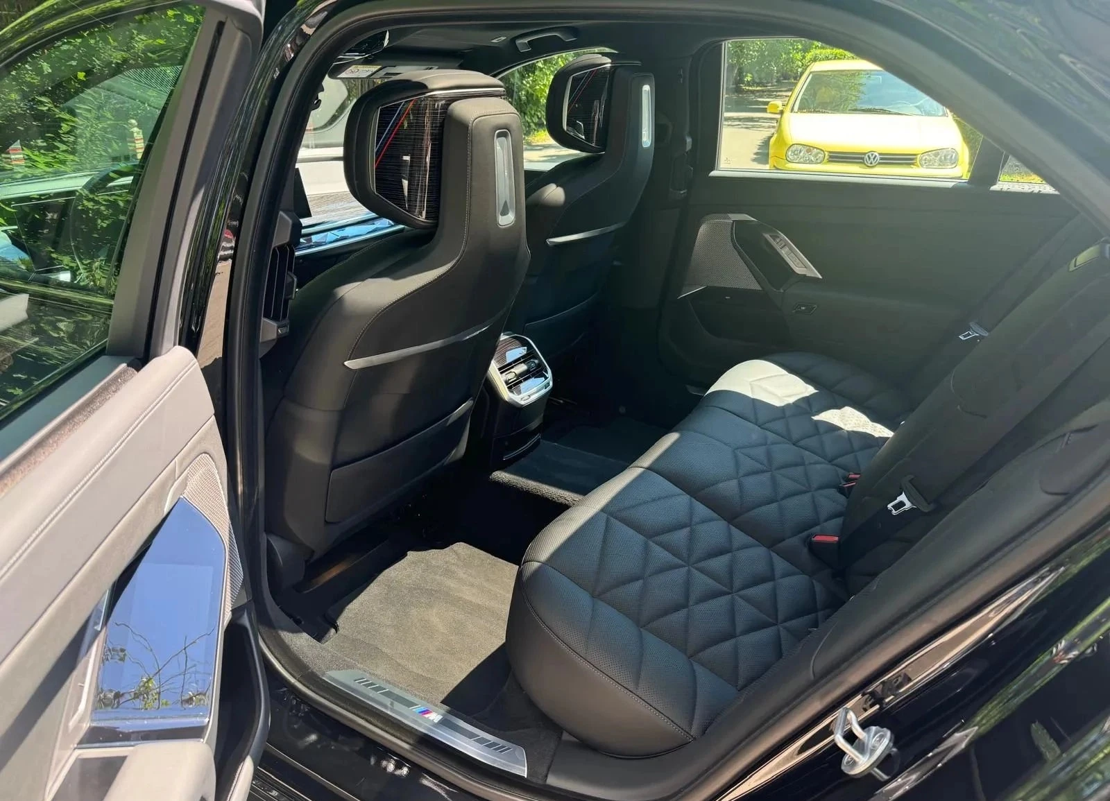 BMW 740 M-Sport xDrive, снимка 8 - Автомобили и джипове - 54709369