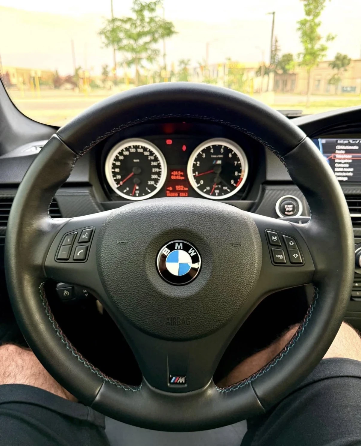 BMW M3 РЪЧКА * ПЪЛНА СЕРВИЗНА ИСТОРИЯ * 42К КМ * СТОКОВА , снимка 12 - Автомобили и джипове - 55449980