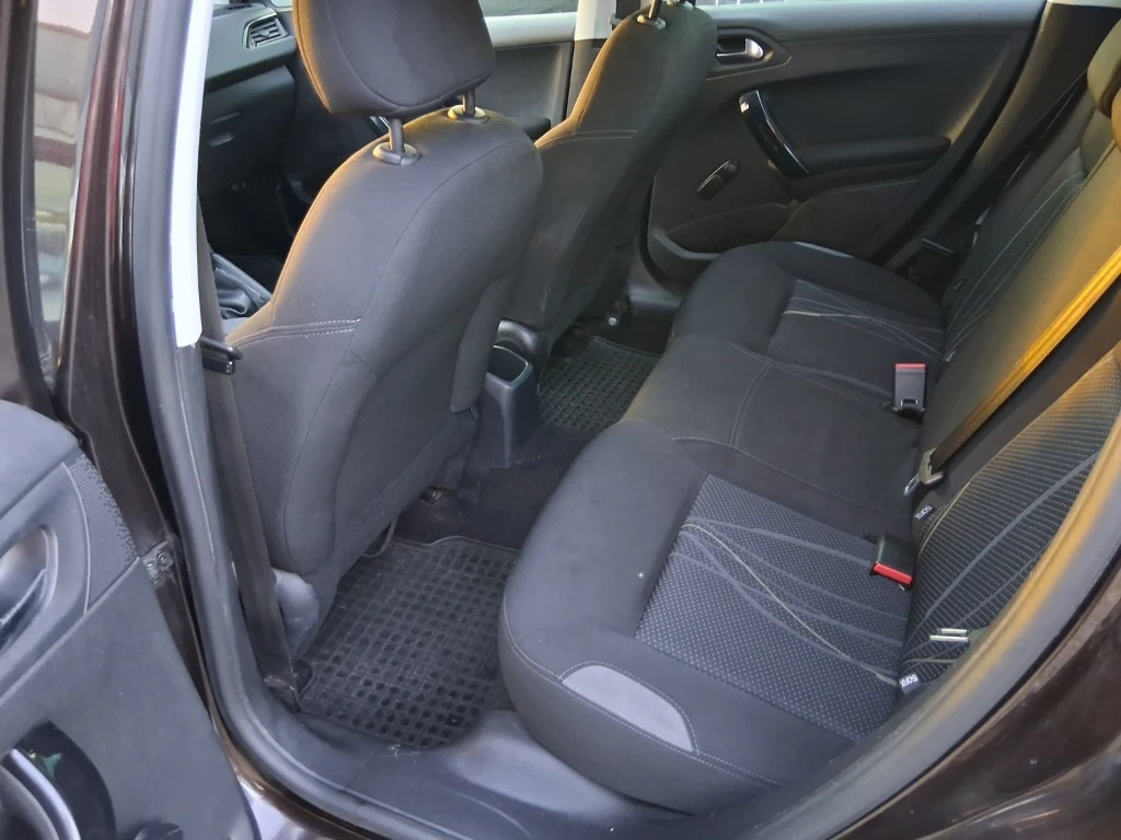 Peugeot 208, снимка 8 - Автомобили и джипове - 55501560