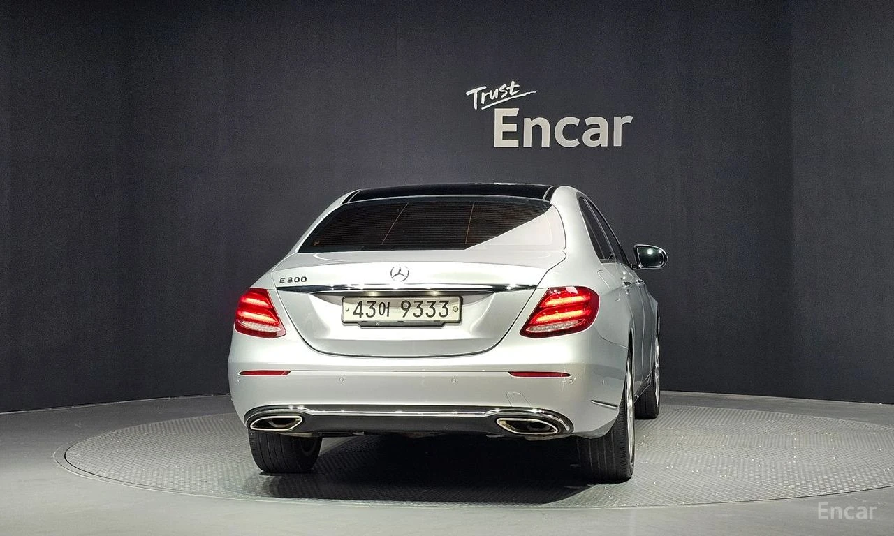Mercedes-Benz E 300 EXCLUSIVE* ОБДУХВАНЕ* ХЕДЪП* 360КАМЕРА* , снимка 4 - Автомобили и джипове - 55926573