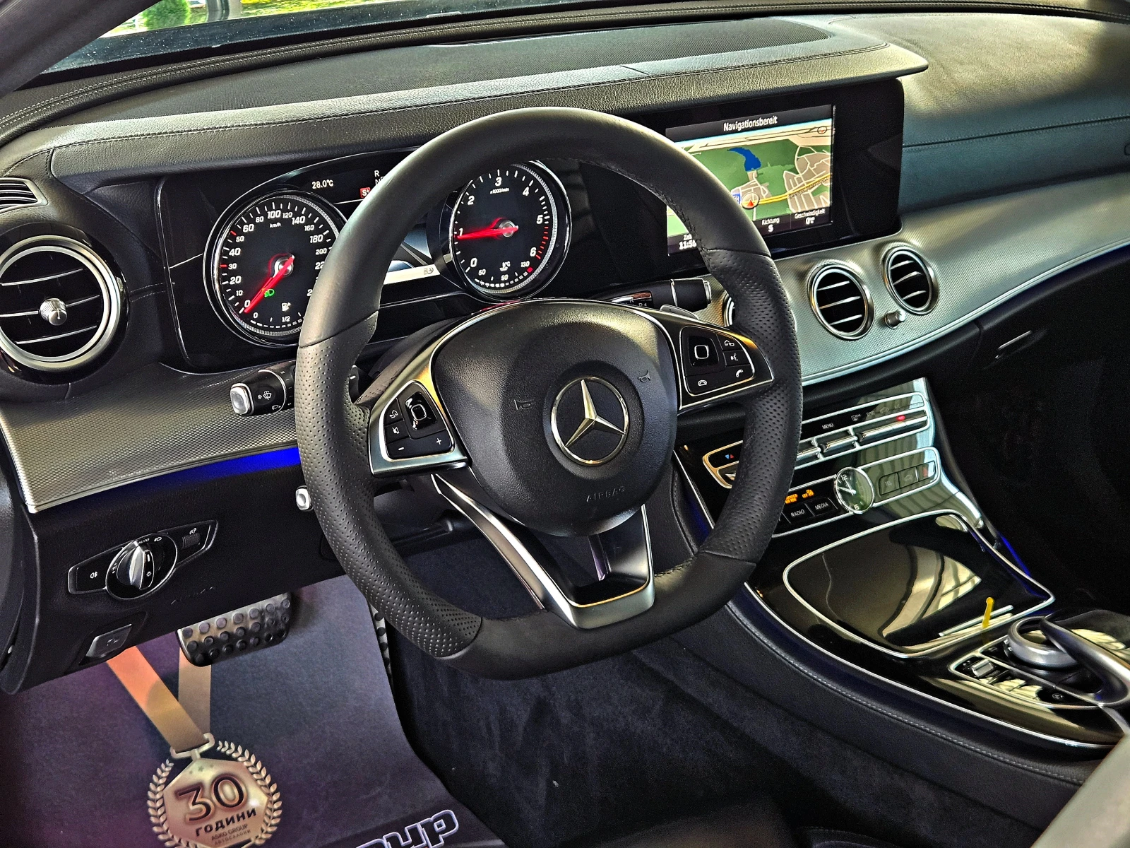 Mercedes-Benz E 220 AMG/GERMANY/360CAMERA/64xAMBIENT/BURMEST/ПОДГР/LIZ, снимка 11 - Автомобили и джипове - 56007464