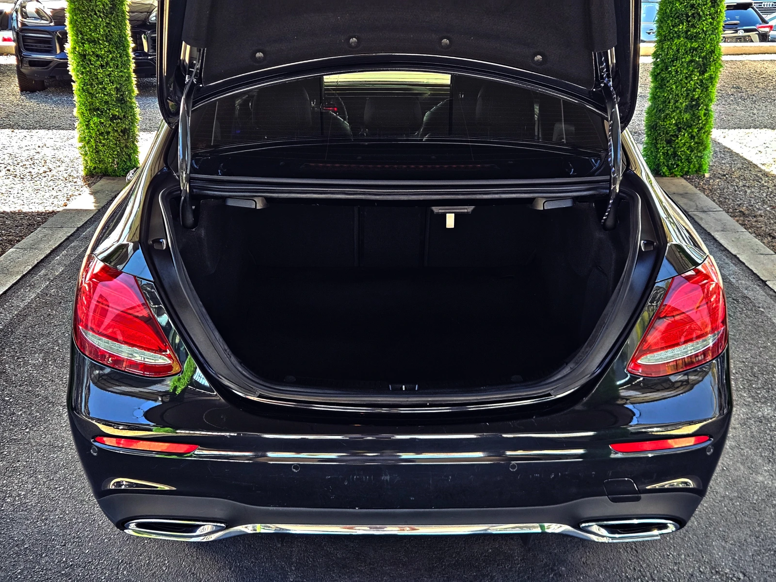 Mercedes-Benz E 220 AMG/GERMANY/360CAMERA/64xAMBIENT/BURMEST/ПОДГР/LIZ, снимка 8 - Автомобили и джипове - 56007464