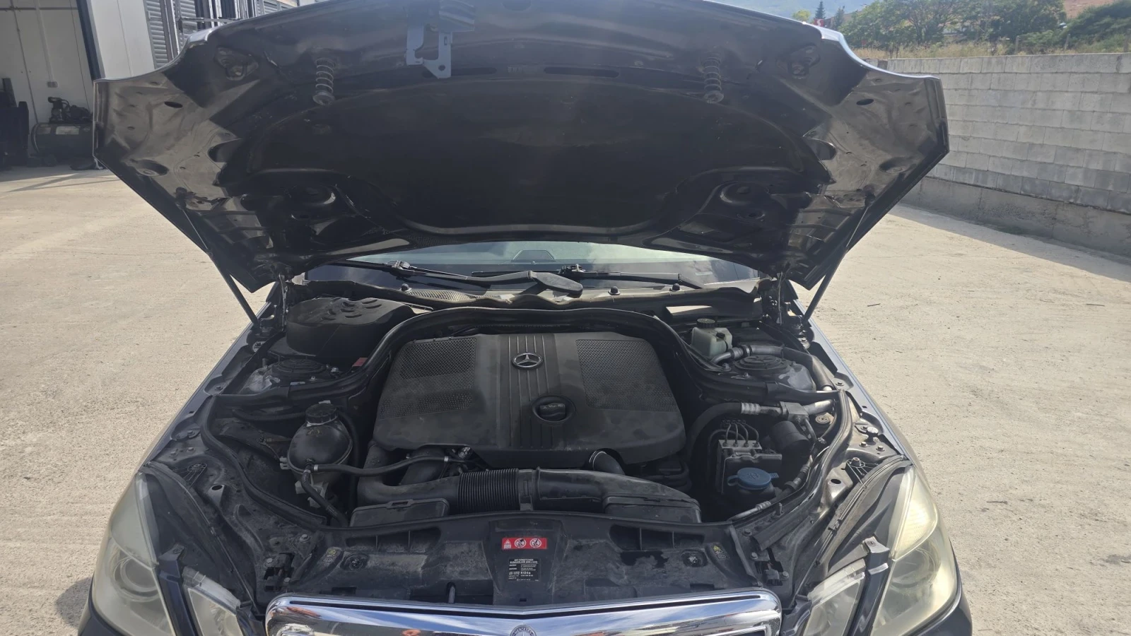 Mercedes-Benz E 220, снимка 17 - Автомобили и джипове - 56041734