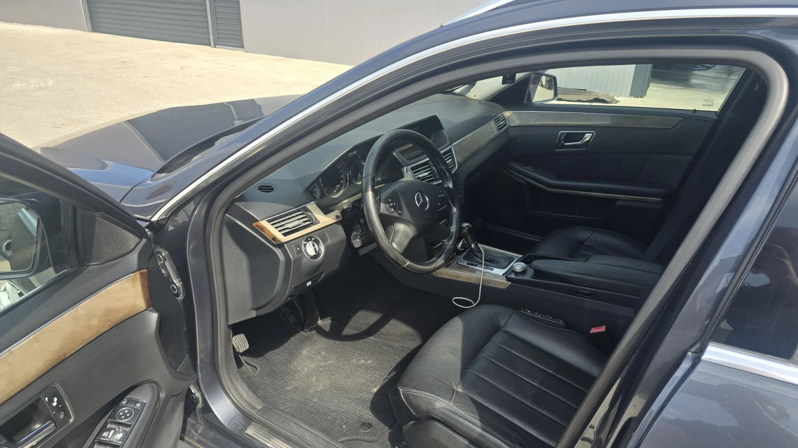 Mercedes-Benz E 220, снимка 9 - Автомобили и джипове - 56041734