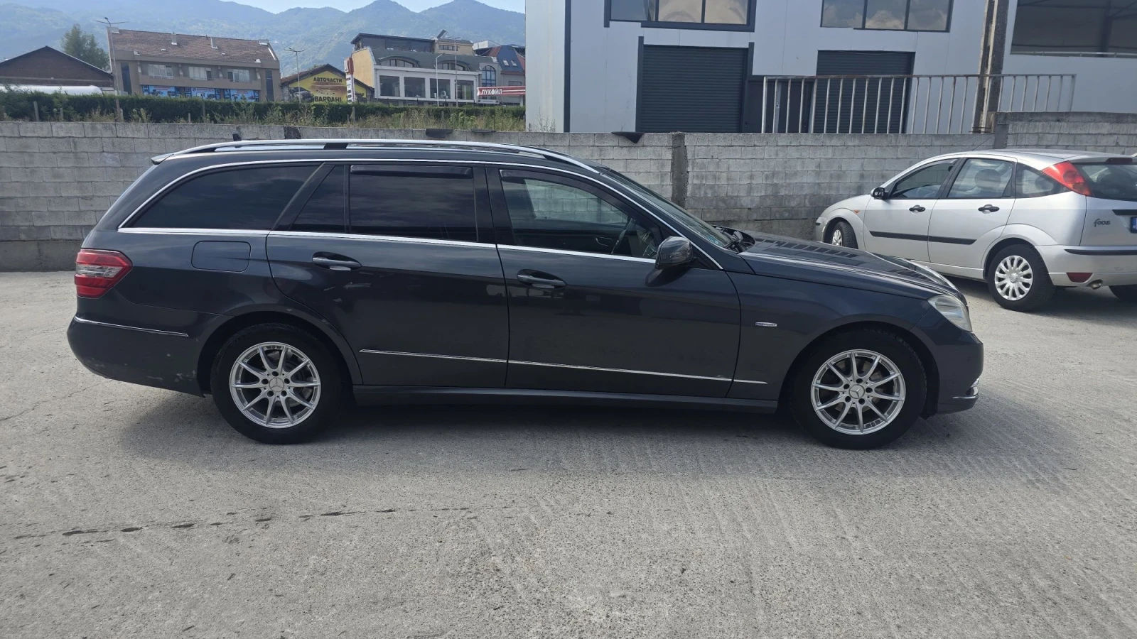 Mercedes-Benz E 220, снимка 4 - Автомобили и джипове - 56041734