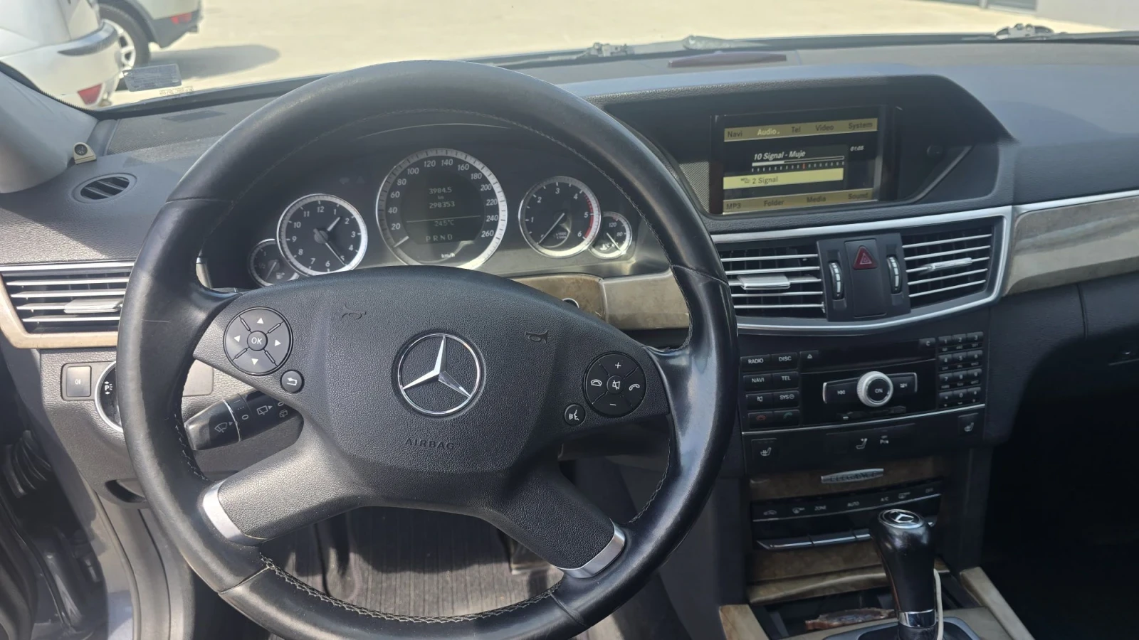 Mercedes-Benz E 220, снимка 12 - Автомобили и джипове - 56041734