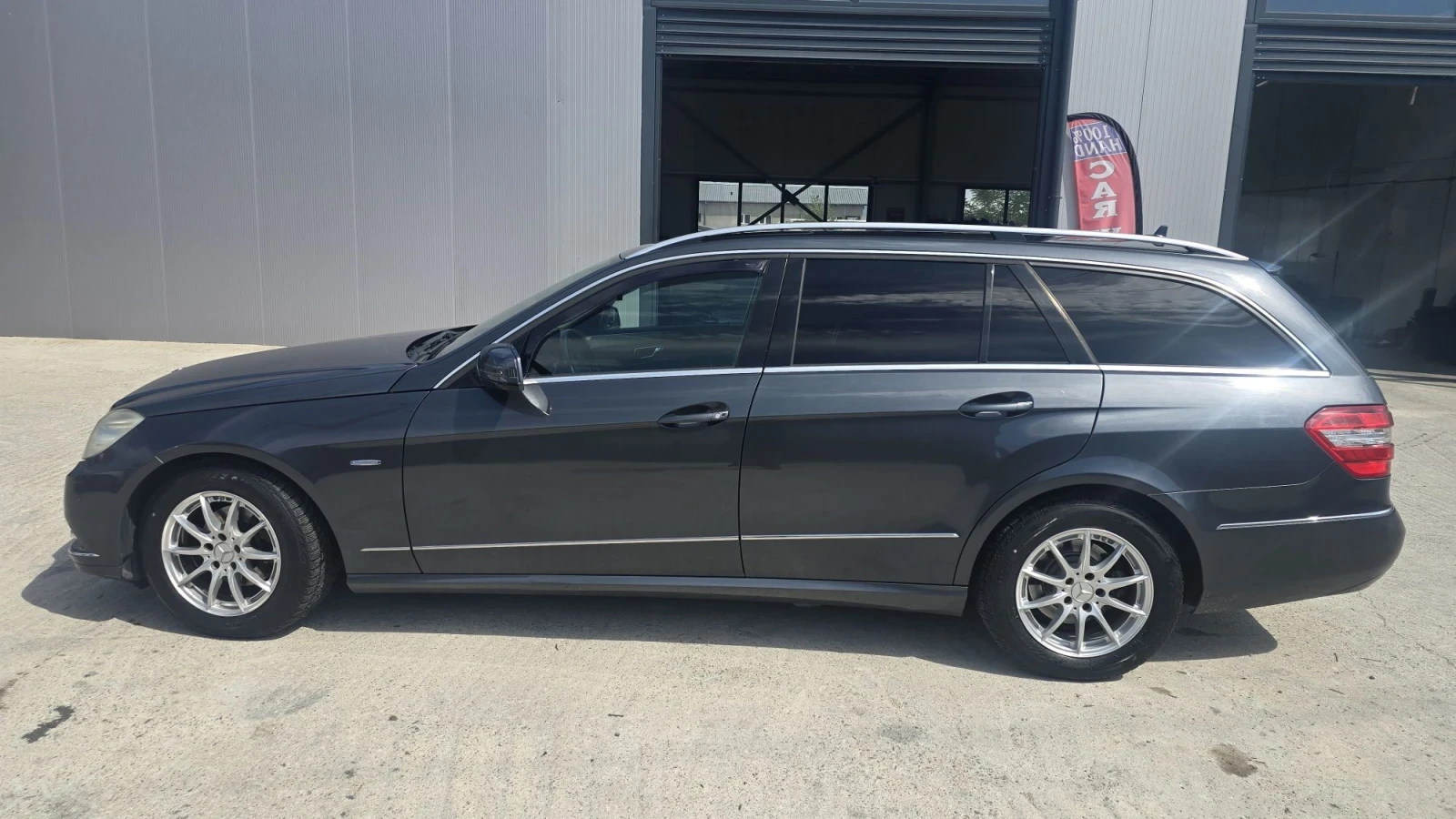 Mercedes-Benz E 220, снимка 8 - Автомобили и джипове - 56041734